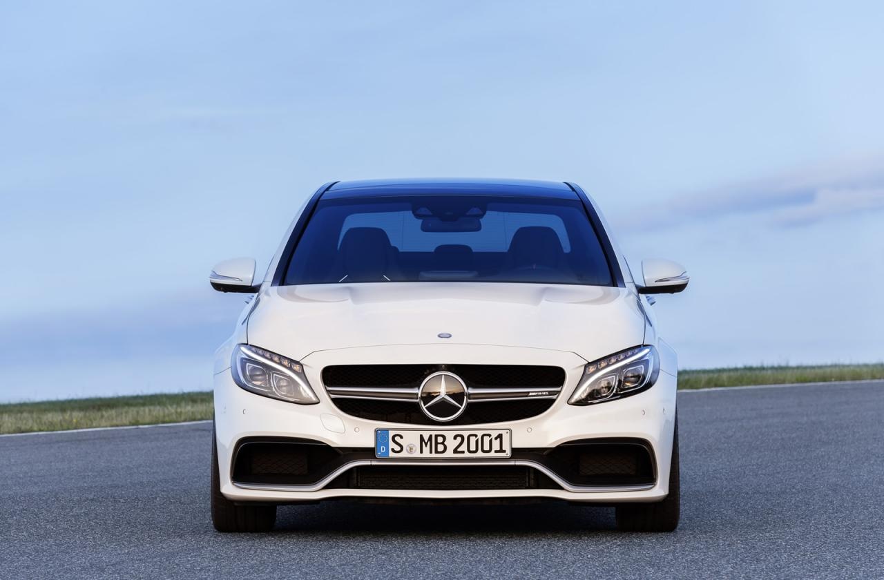 Mercedes C63 AMG 2015 co gia tu 63.900 USD hinh anh