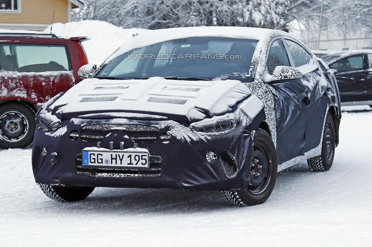 Hyundai Elantra 2016 trên đường thử