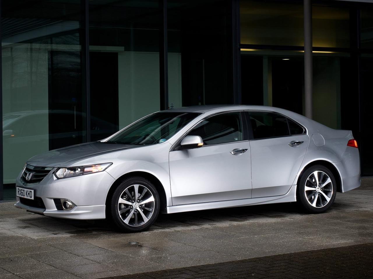 Doanh so thap, Honda Accord bi khai tu tai Anh hinh anh