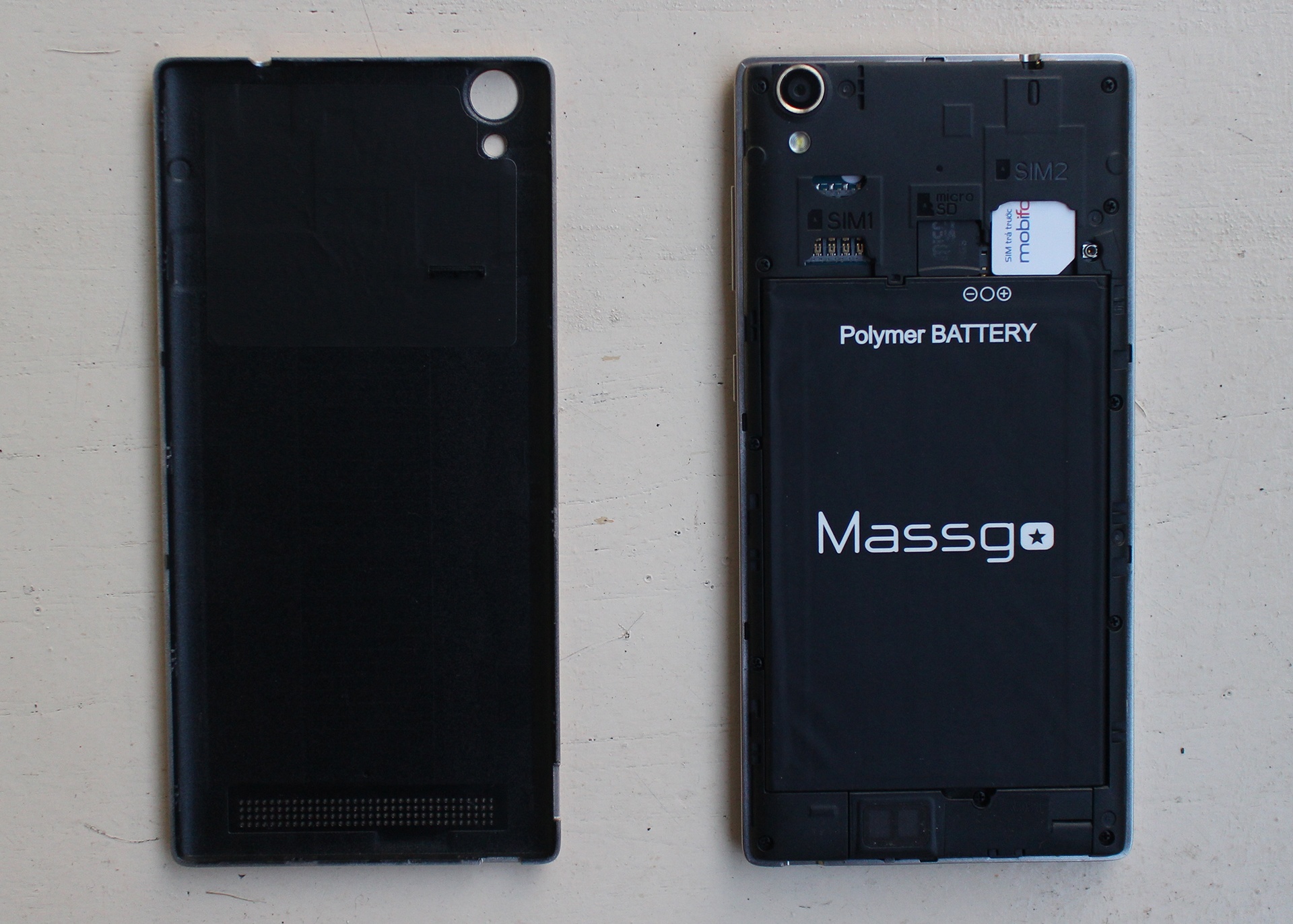 Ưu điểm đầu tiên của Massgo E3 là sở hữu viên pin có dung lượng lên tới 4.300 mAh, cho thời gian chờ 350 tiếng, đàm thoại liên tục 15 tiếng và chỉ cần 5 tiếng để sạc đầy pin. Thử nghiệm thực tế cho thấy, pin máy sụt khá chậm. Với nhu cầu sử dụng thông thường, máy có thể hoạt động liên tục 2-3 ngày mới phải sạc pin.