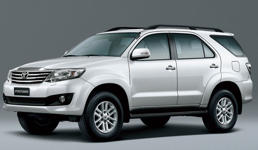 So sanh Toyota Fortuner 2016 va the he cu hinh anh