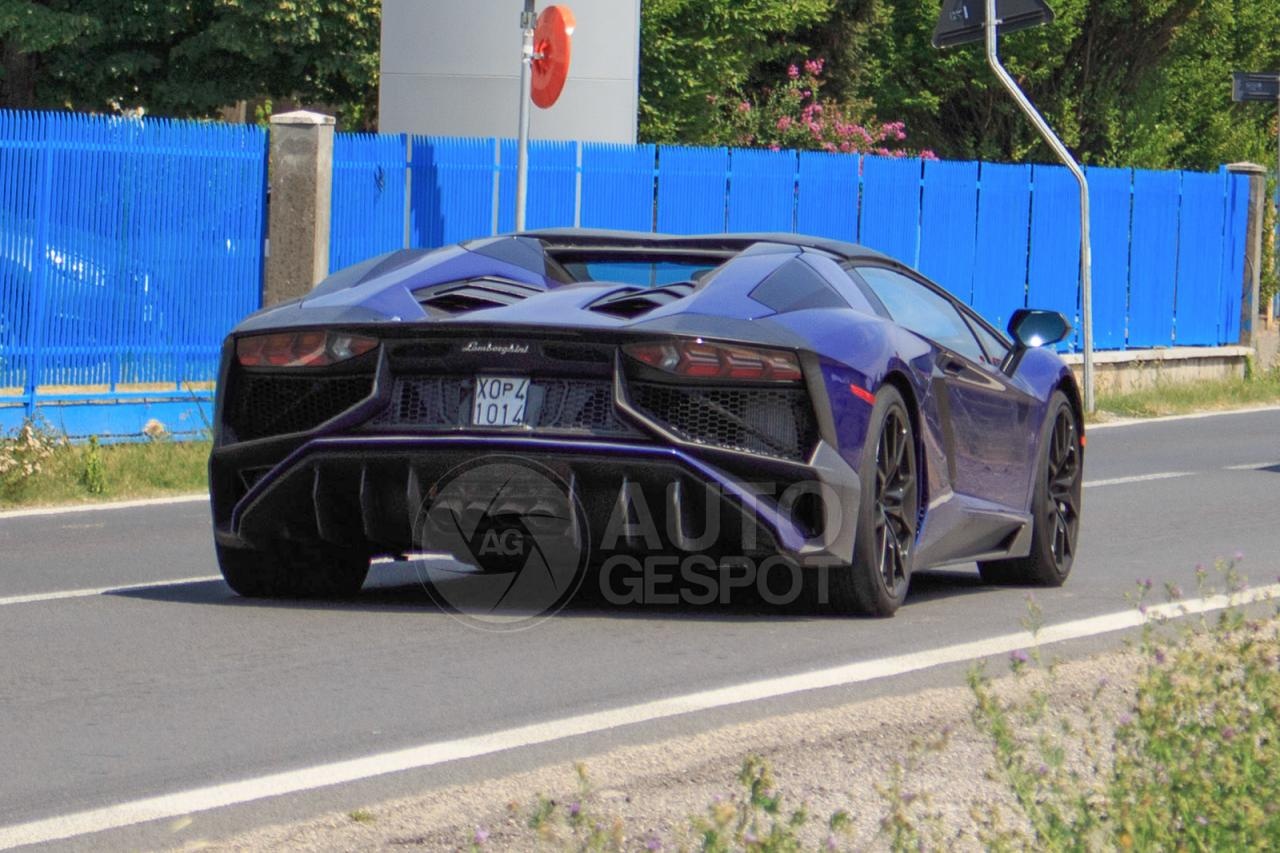 Chot lich ra mat Lamborghini Aventador Superveloce Roadster hinh anh
