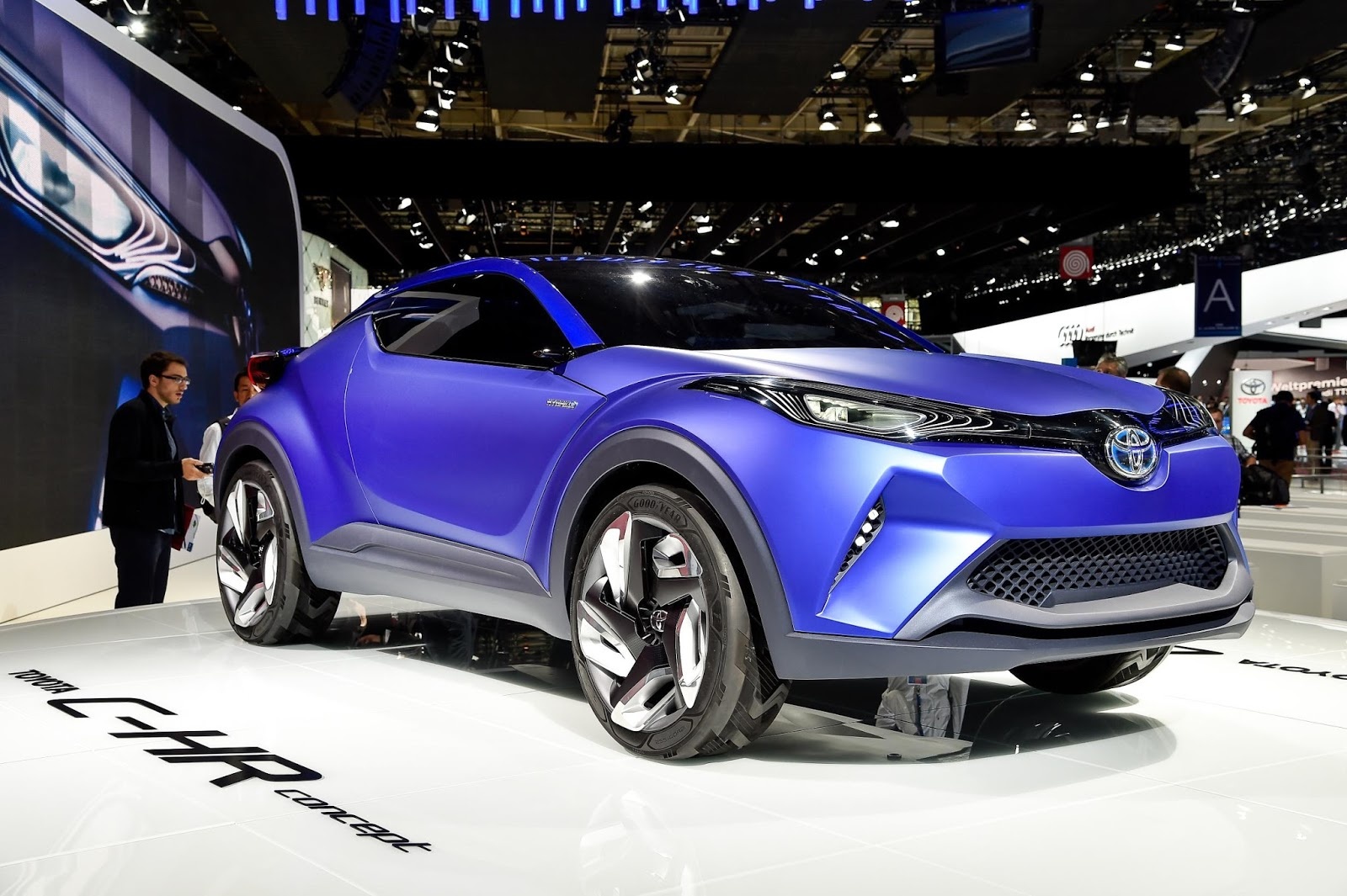 Toyota C-HR phien ban san xuat sap trinh lang hinh anh
