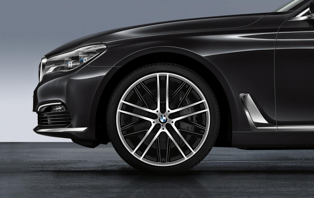 Them phu kien M Performance cho xe dau bang BMW 7-Series hinh anh