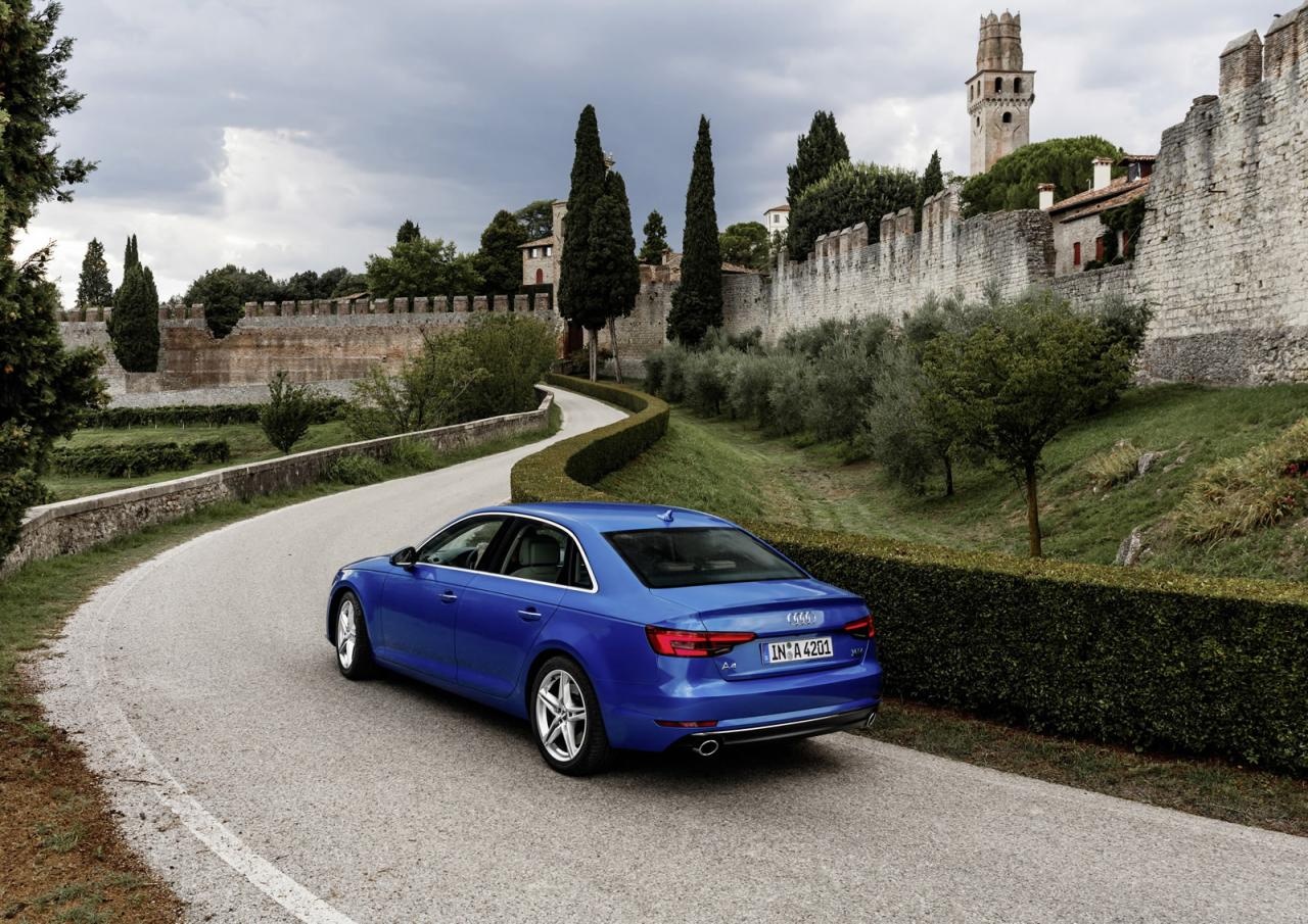 Ngoài ra, nhiều khả năng bản tính năng vận hành cao S4 cũng sẽ được trưng bày tại triển lãm Frankfurt với động cơ 3.0L V6, công suất khoảng 354 mã lực.