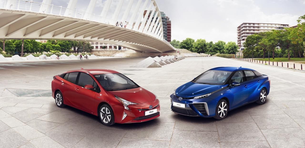 Toyota Prius 2015 chinh thuc trinh lang hinh anh