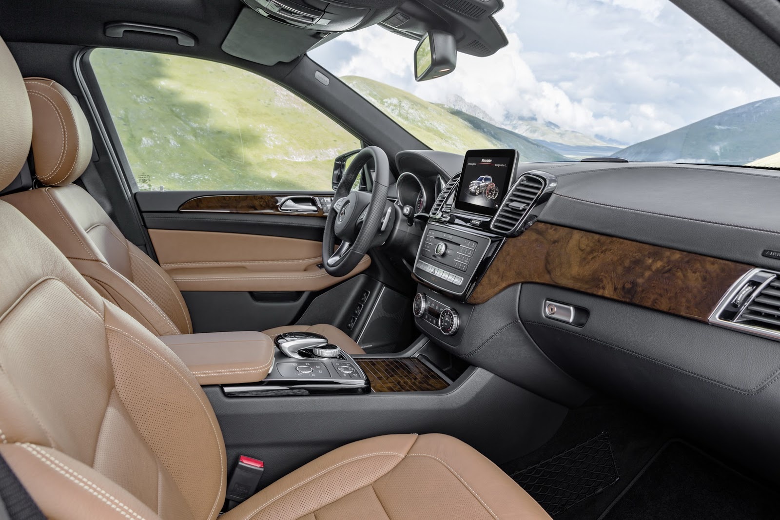 Khoang nội thất của Mercedes GLS 2017