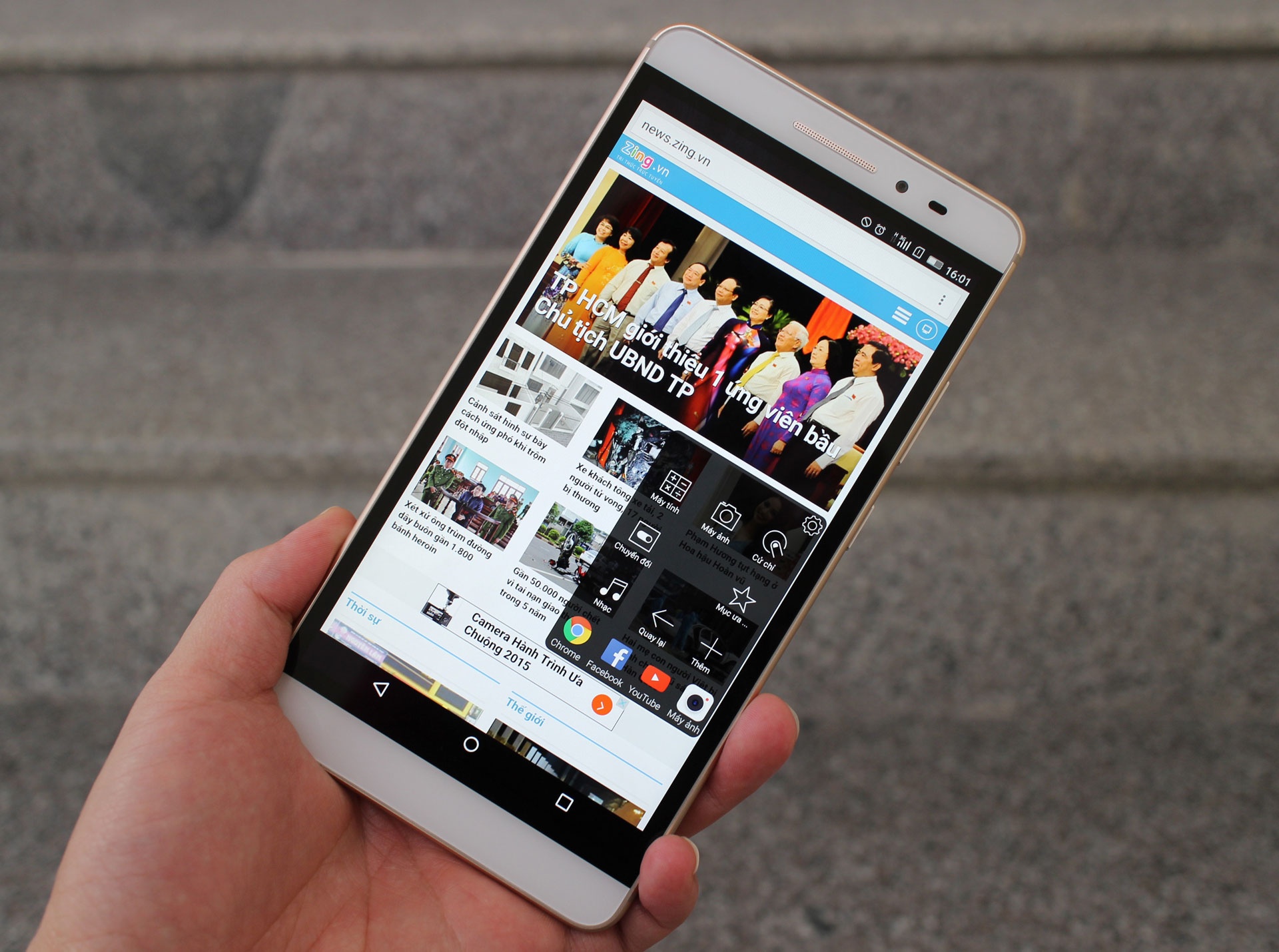 Danh gia Lenovo Phab Plus - chiec smartphone khong lo hinh anh