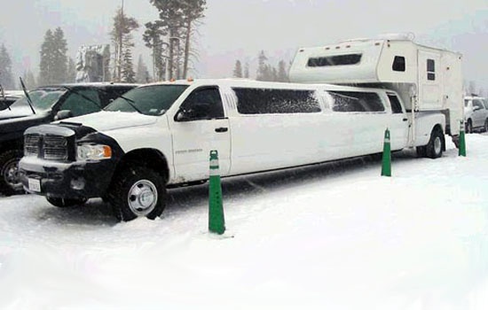 Dodge Camper Limo cũng là một trong những chiếc limousine lớn nhất thế giới. Mặc dù vậy, xe chỉ có 4 bánh như một ôtô thông thường. Chính điều đó khiến nhiều người e ngại về khả năng chịu tải của xe.