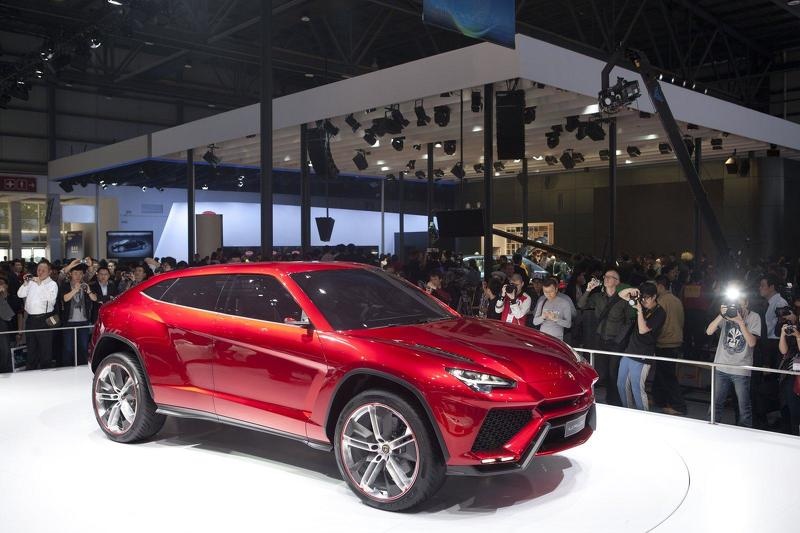 Lamborghini he lo SUV danh bai Bentley Bentayga hinh anh