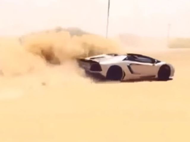 Lamborghini quay cat hinh anh