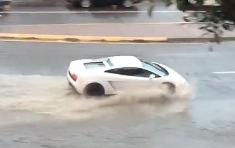 5 sieu xe Lamborghini thach thuc thoi tiet khac nghiet hinh anh