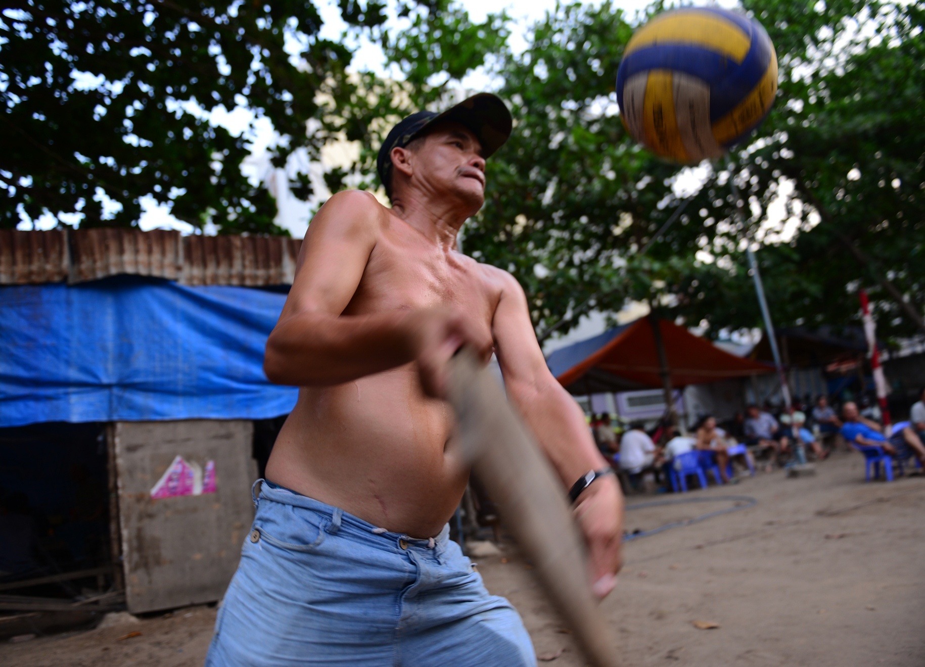 Danh bong chuyen bang ban nhua anh 3