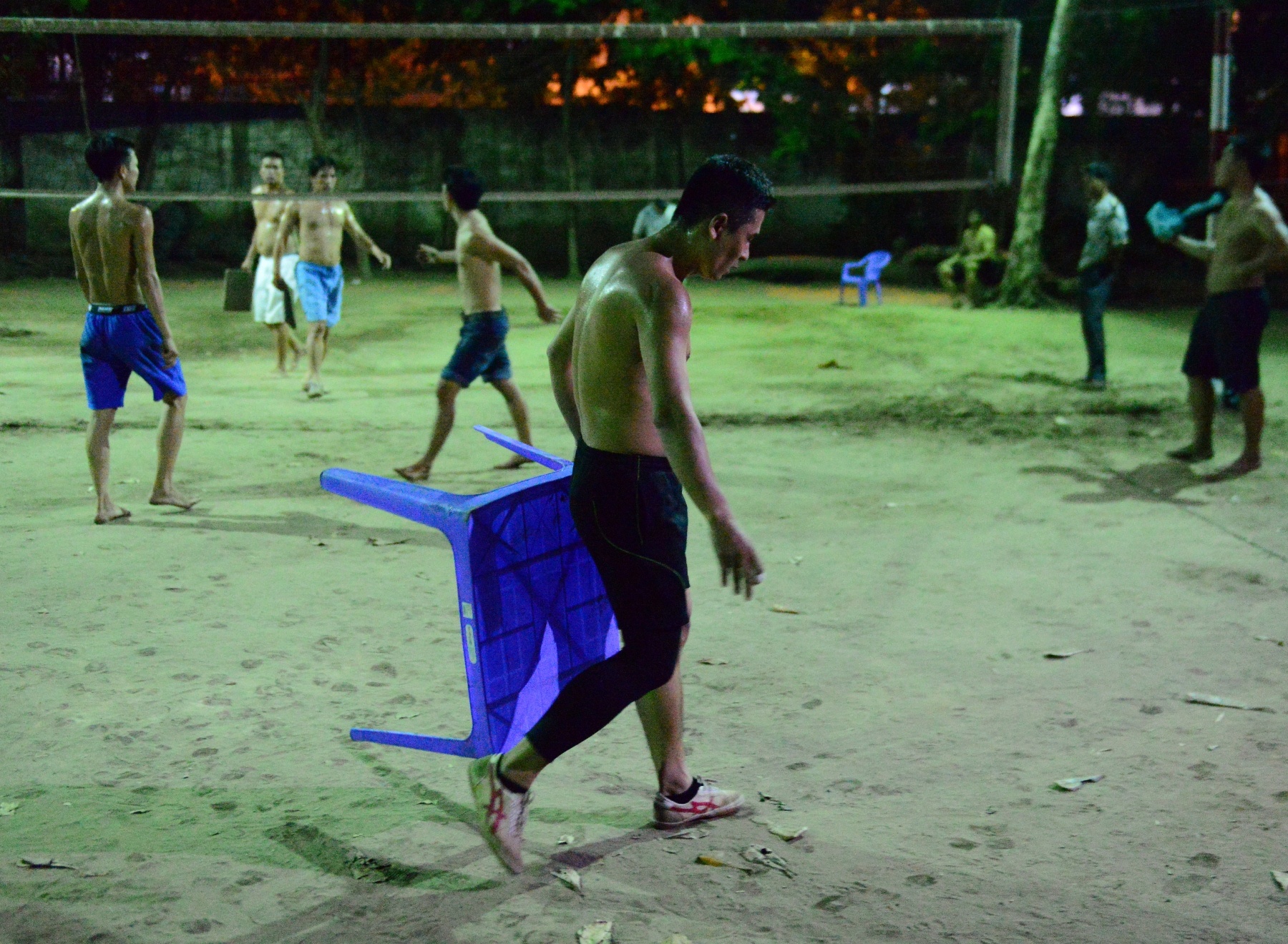 Danh bong chuyen bang ban nhua anh 12