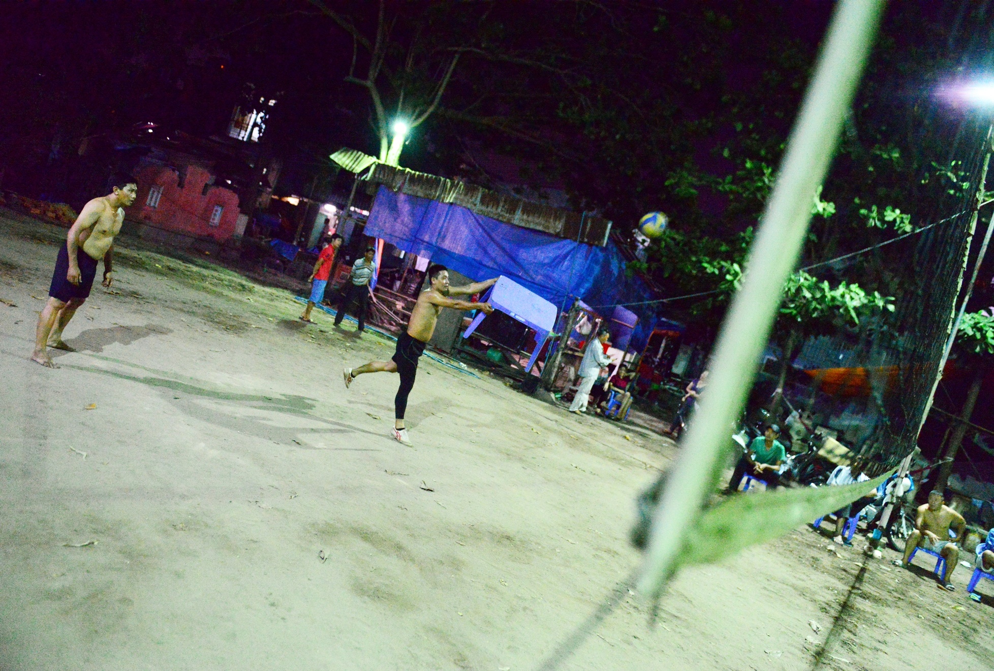 Danh bong chuyen bang ban nhua anh 5