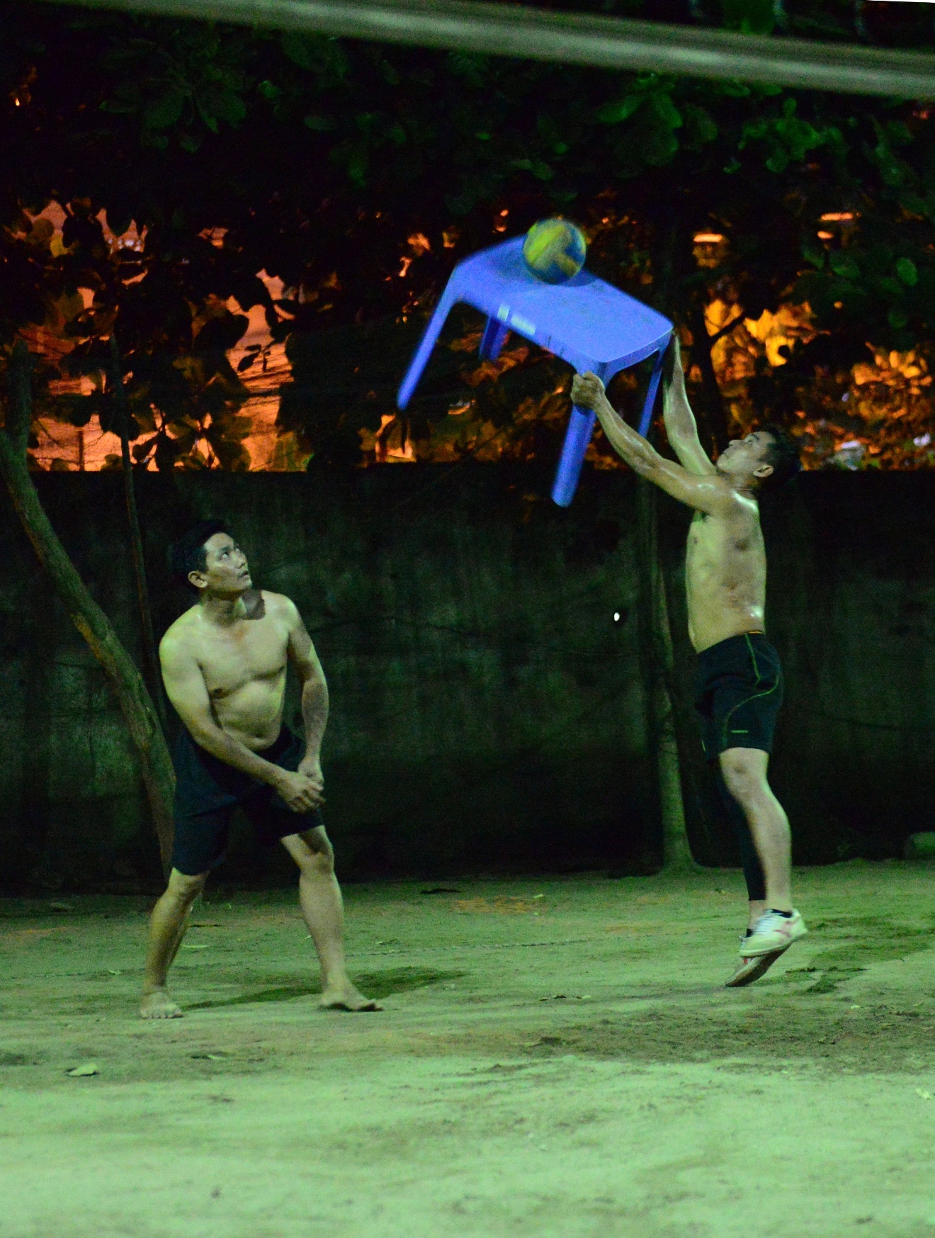 Danh bong chuyen bang ban nhua anh 7