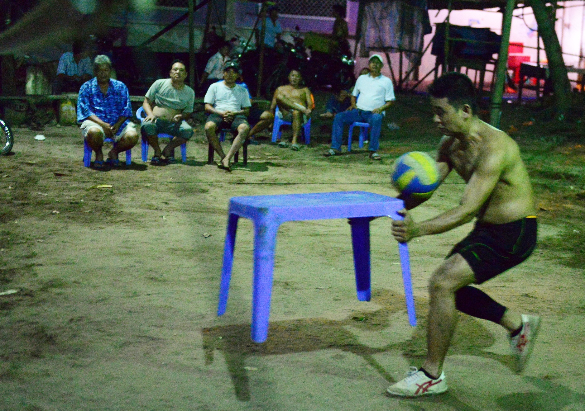 Danh bong chuyen bang ban nhua anh 9