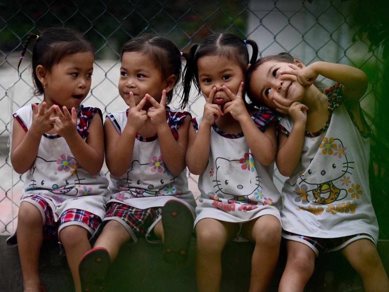 Chi em gai sinh tu Viet, Nam, Hanh, Phuc hinh anh