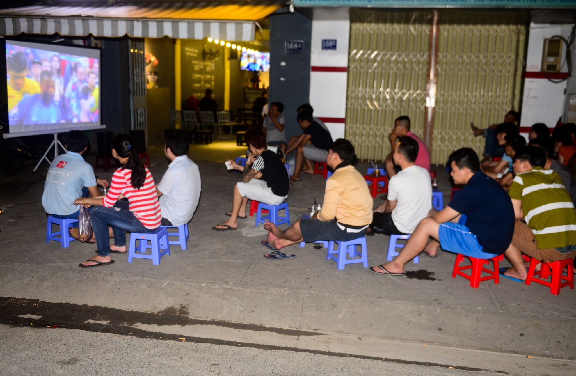 Người Sài Gòn xem Euro ảnh 20 Nguoi Sai Gon xem Euro anh 20