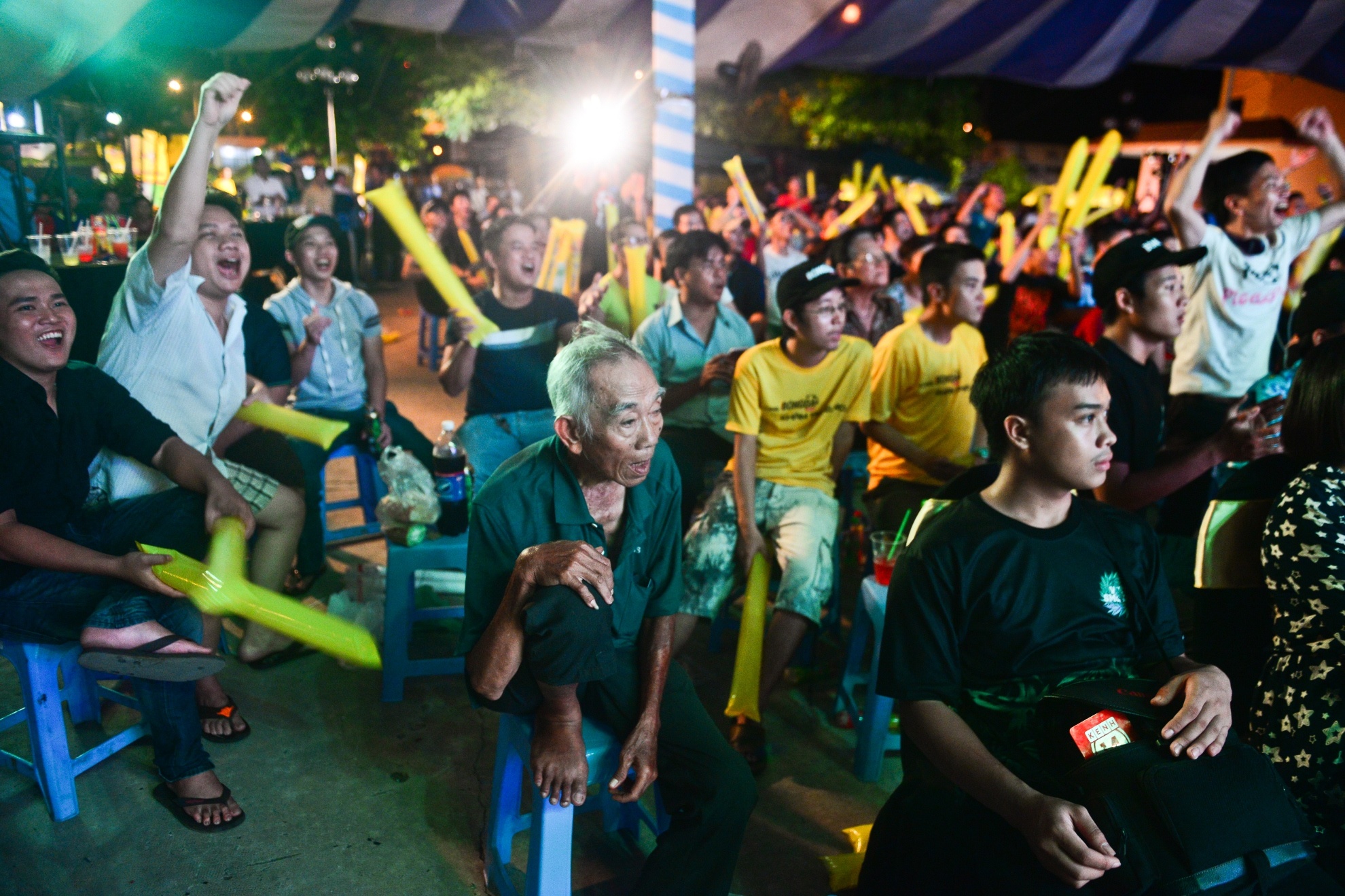 Người Sài Gòn xem Euro ảnh 17 Nguoi Sai Gon xem Euro anh 17