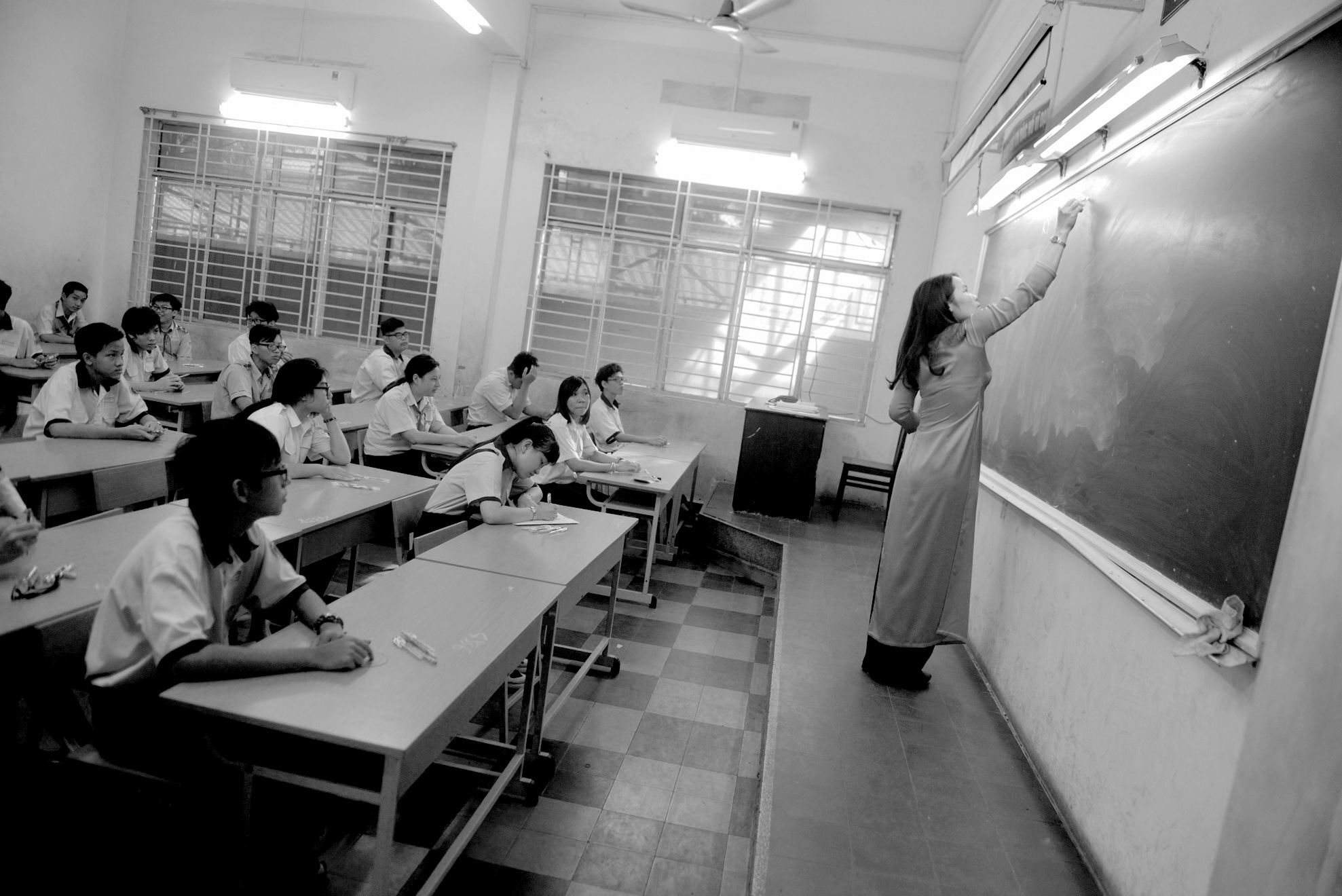 Hoc sinh Sai Gon thi lop 10 anh 6