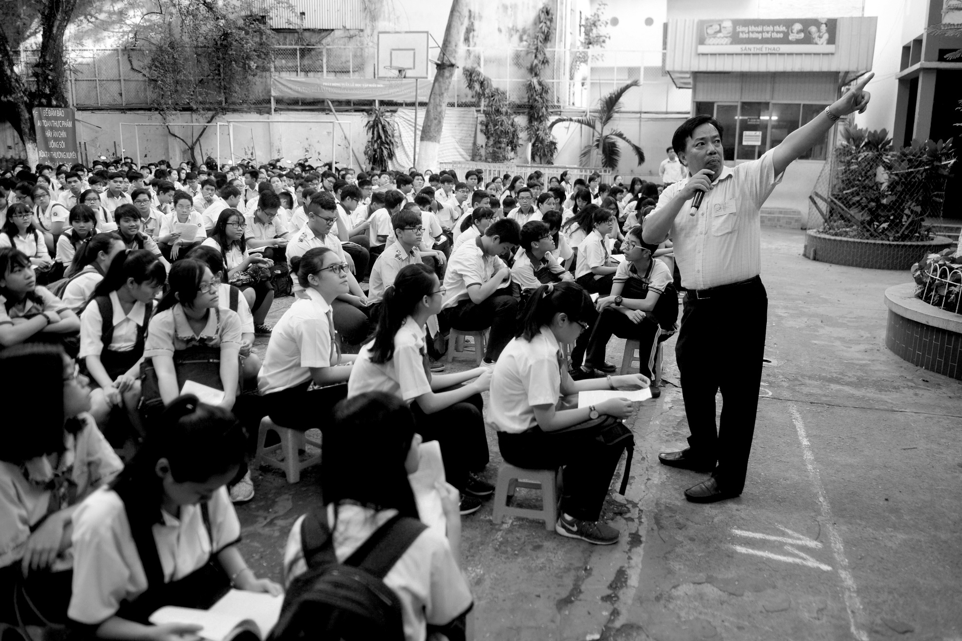Học sinh Sài Gòn thi lớp 10 ảnh 2 Hoc sinh Sai Gon thi lop 10 anh 2