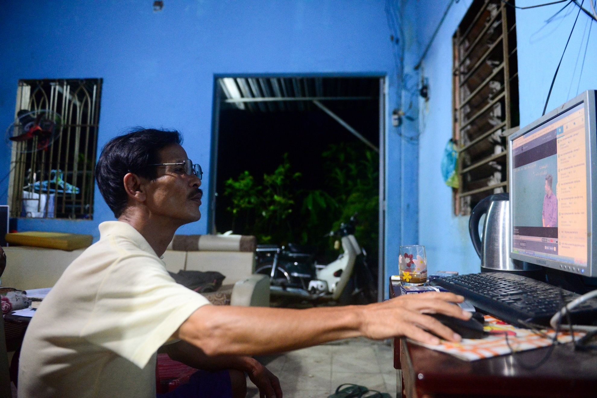 Ba cha con di thi anh 8