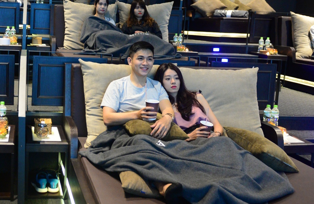 Can canh rap chieu phim giuong nam dau tien tai Sai Gon hinh anh