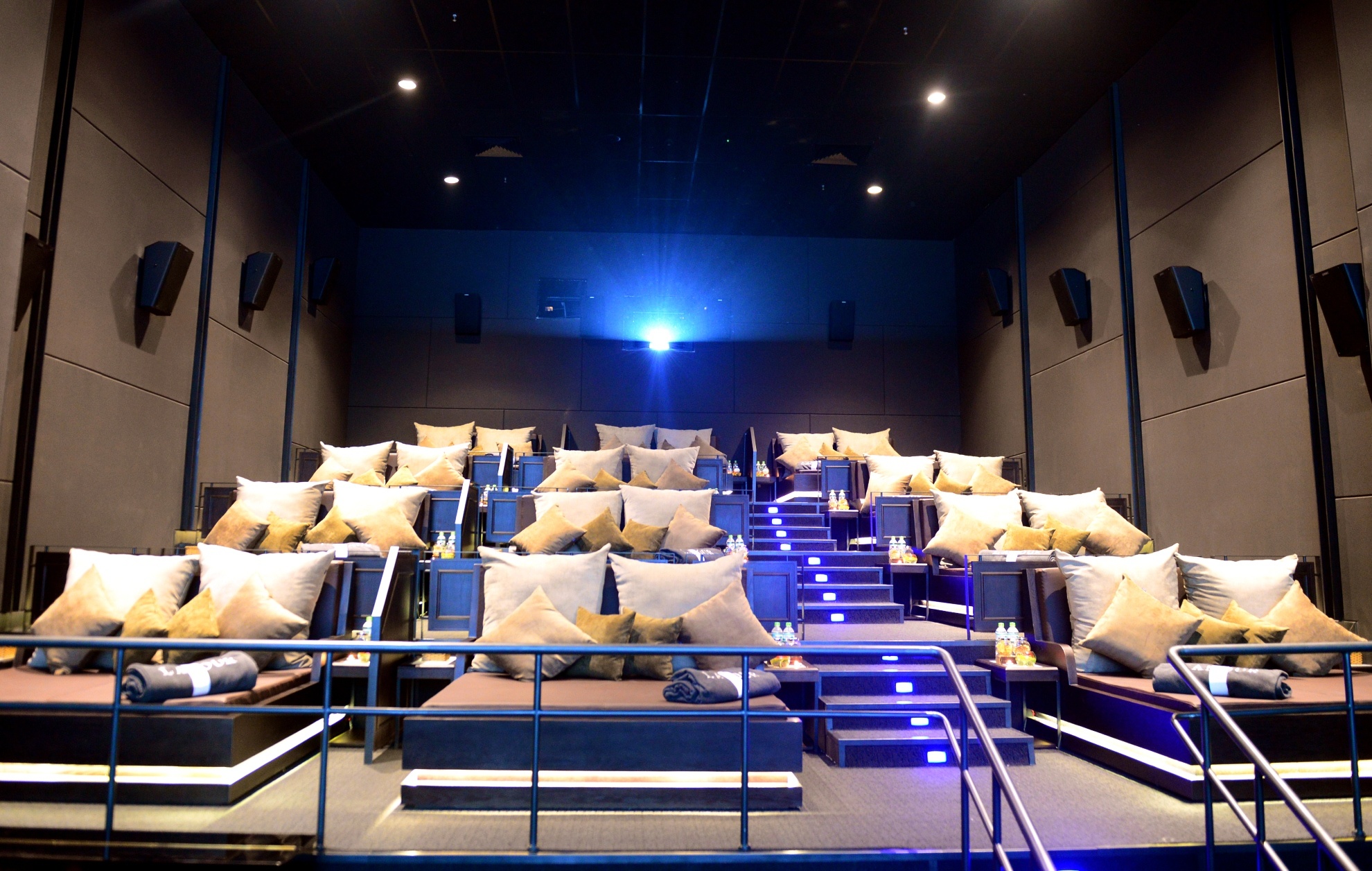 Rap chieu phim giuong nam CGV anh 1