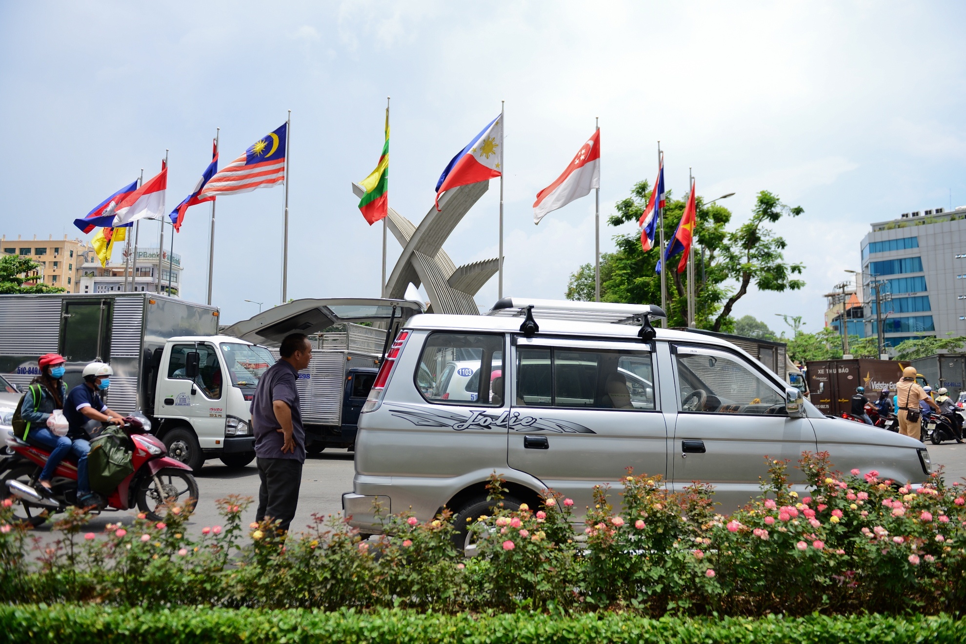 Ket xe duong ra san bay anh 8