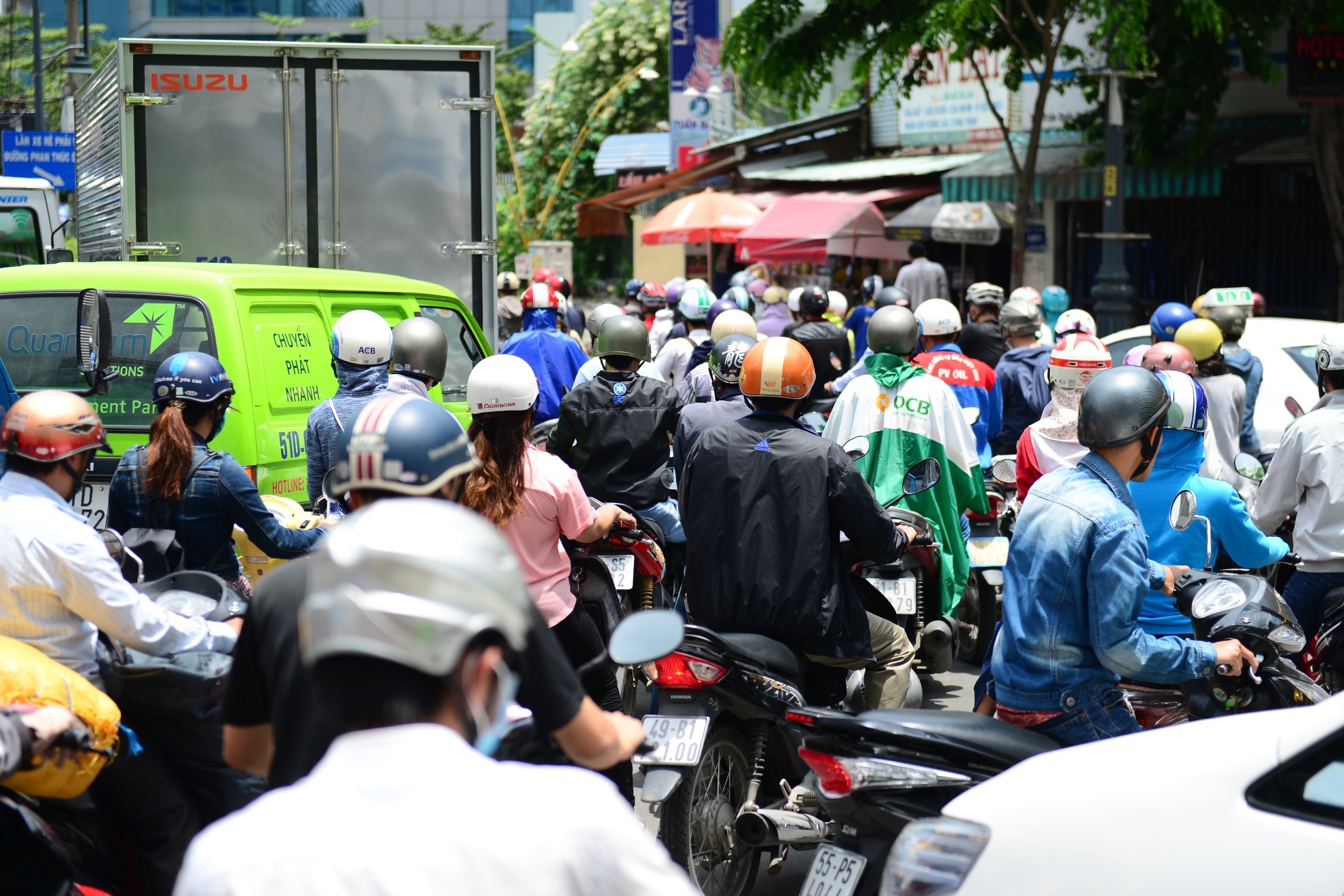 Ket xe duong ra san bay anh 9