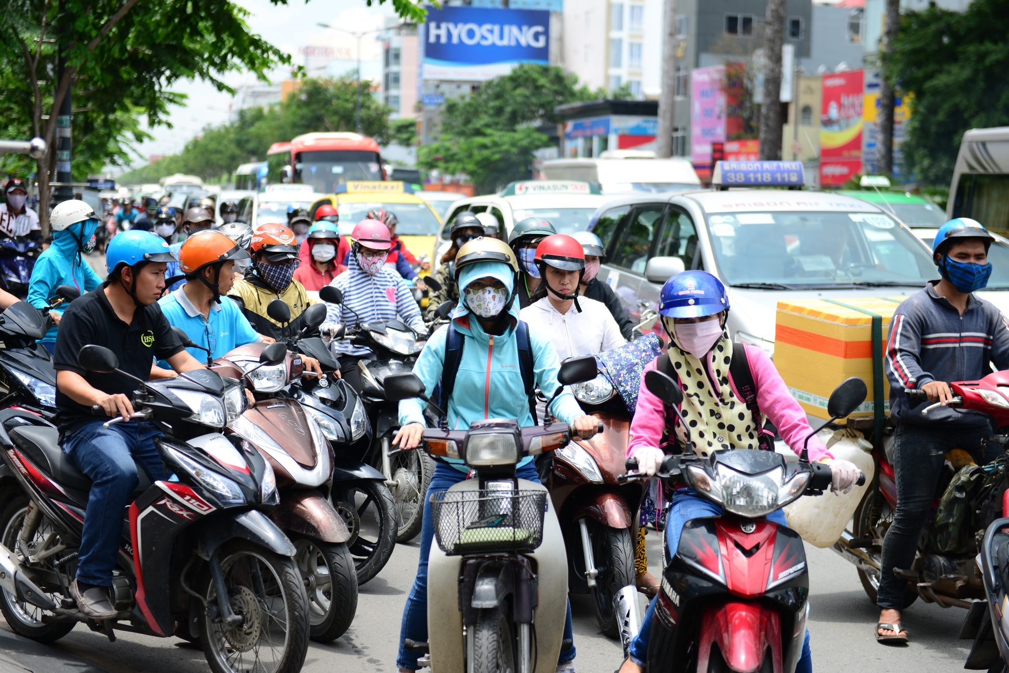 Ket xe duong ra san bay anh 11