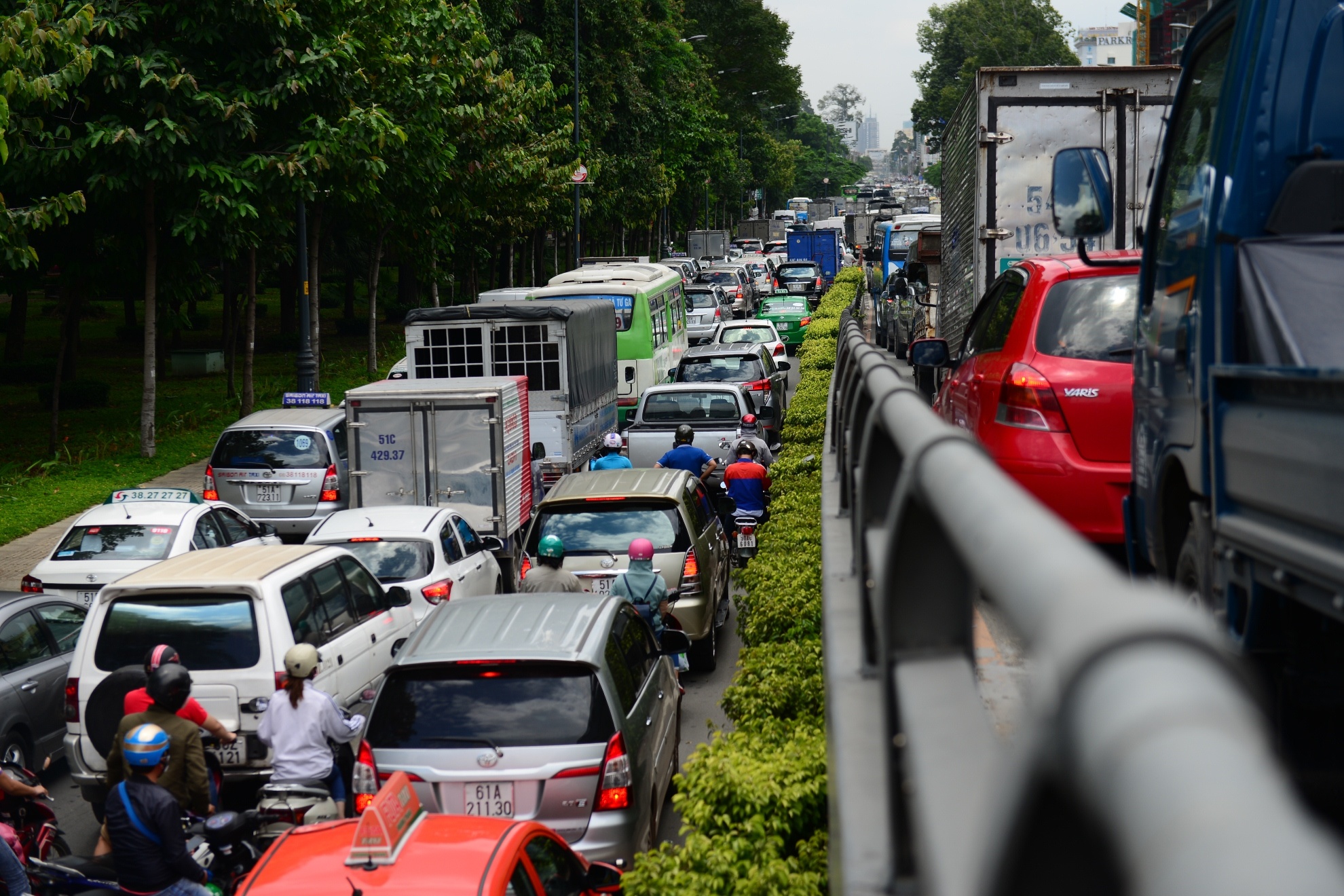 Ket xe duong ra san bay anh 6