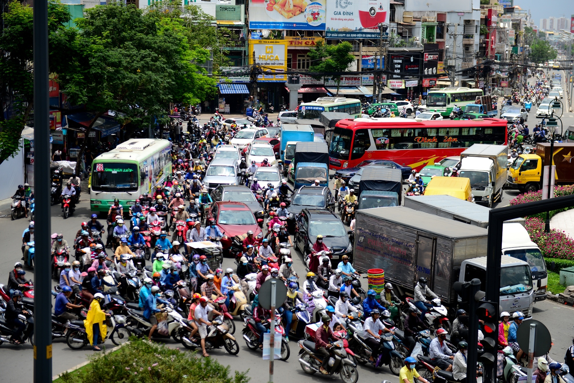 Ket xe duong ra san bay anh 7