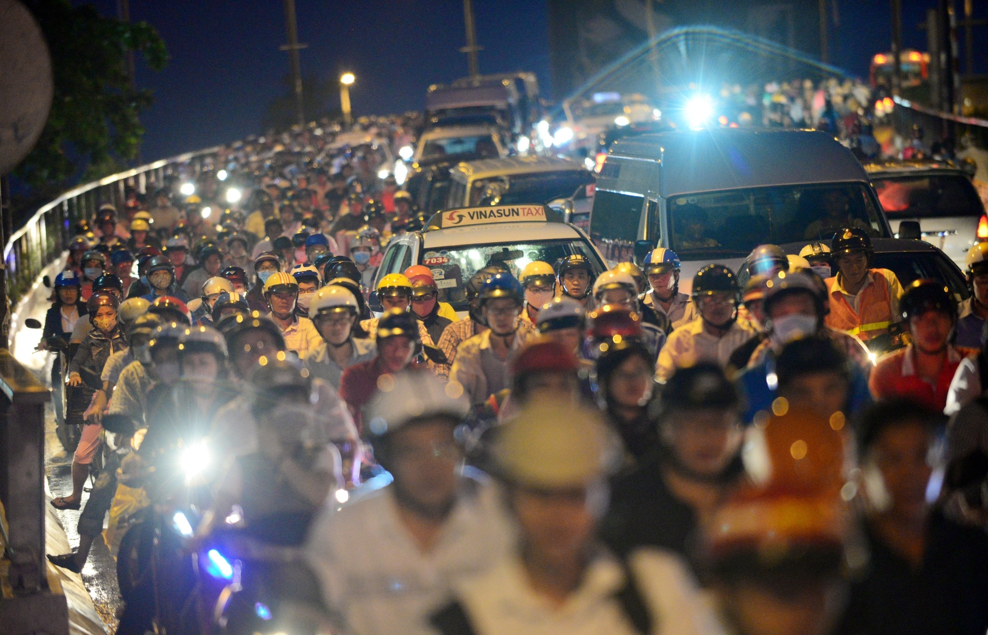 Nhieu tuyen duong ket cung sau con mua chieu o Sai Gon hinh anh