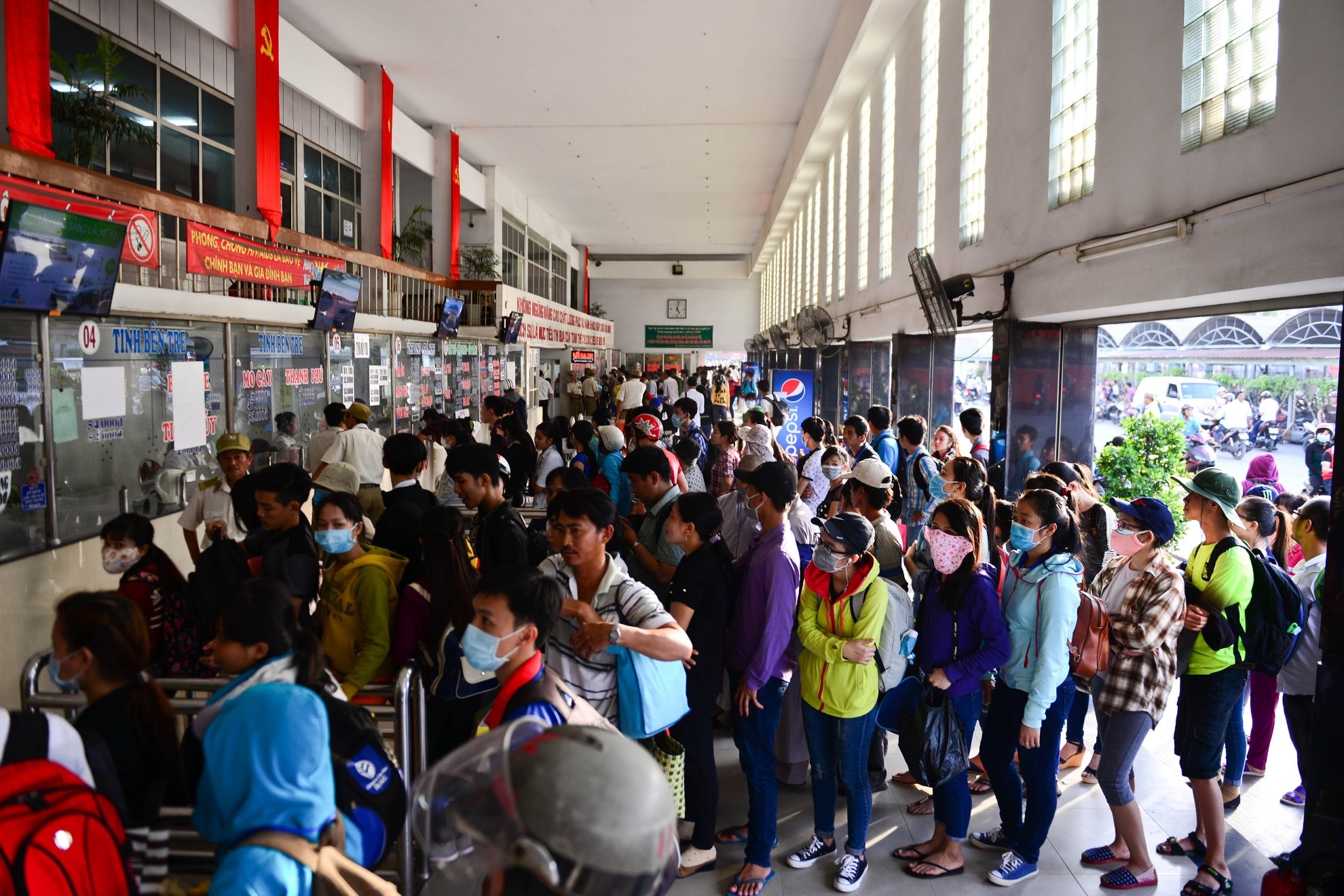 ben xe My Dinh dong nghit nguoi dip 2/9 anh 13