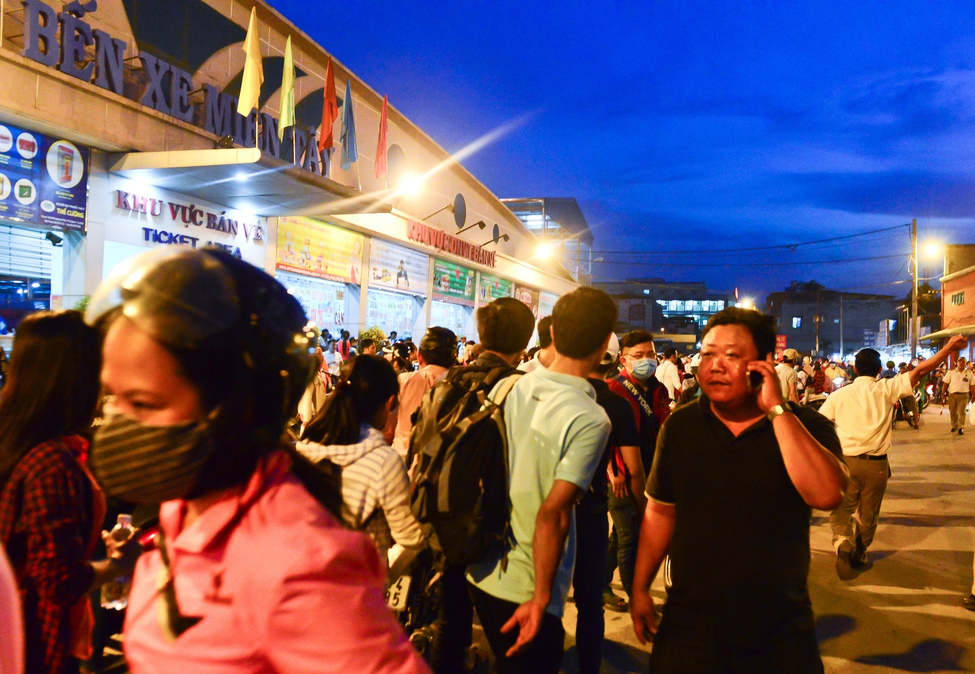 ben xe My Dinh dong nghit nguoi dip 2/9 anh 21