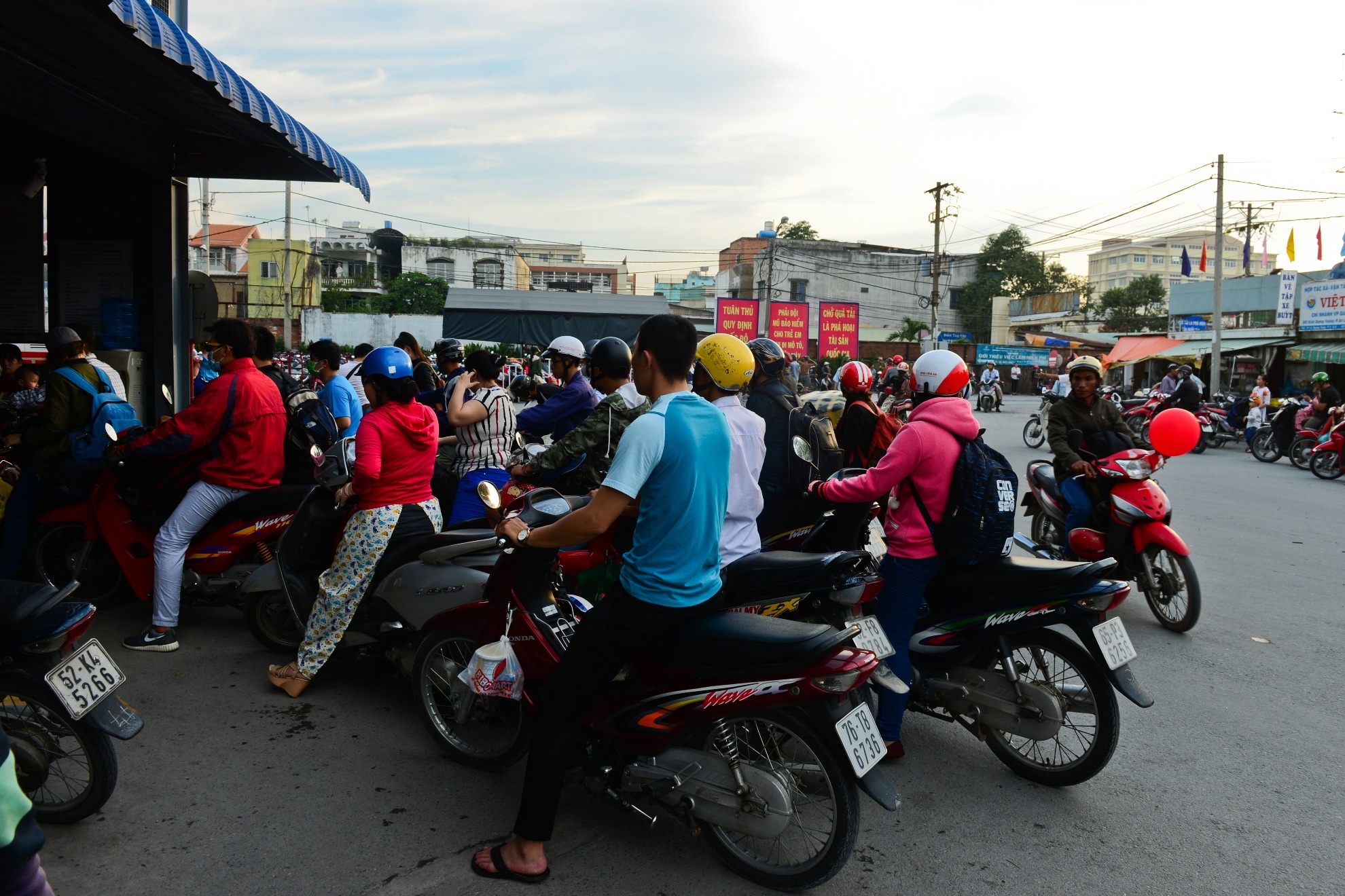 ben xe My Dinh dong nghit nguoi dip 2/9 anh 18