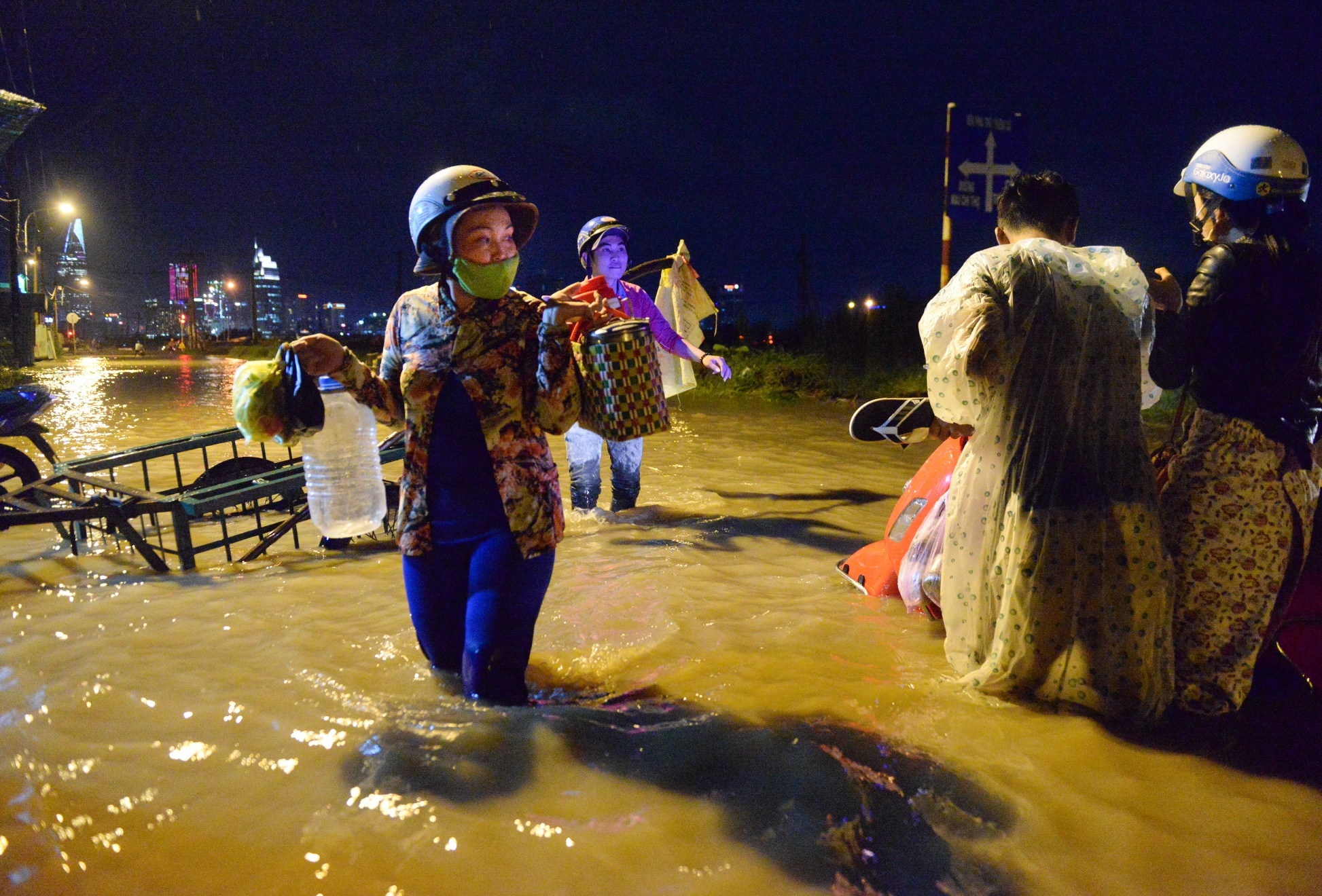 Mua ngap Sai Gon anh 1