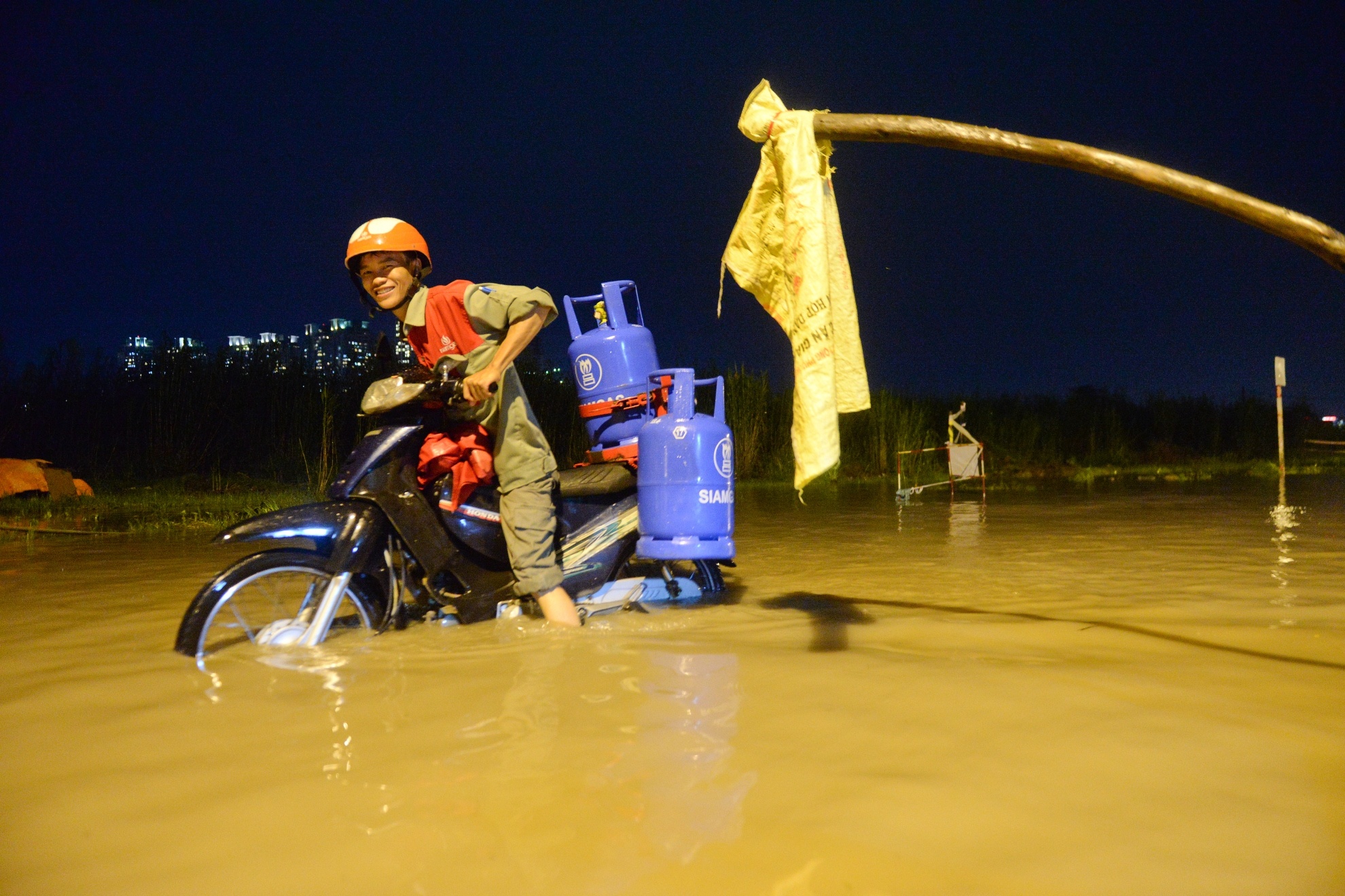 Mua ngap Sai Gon anh 3