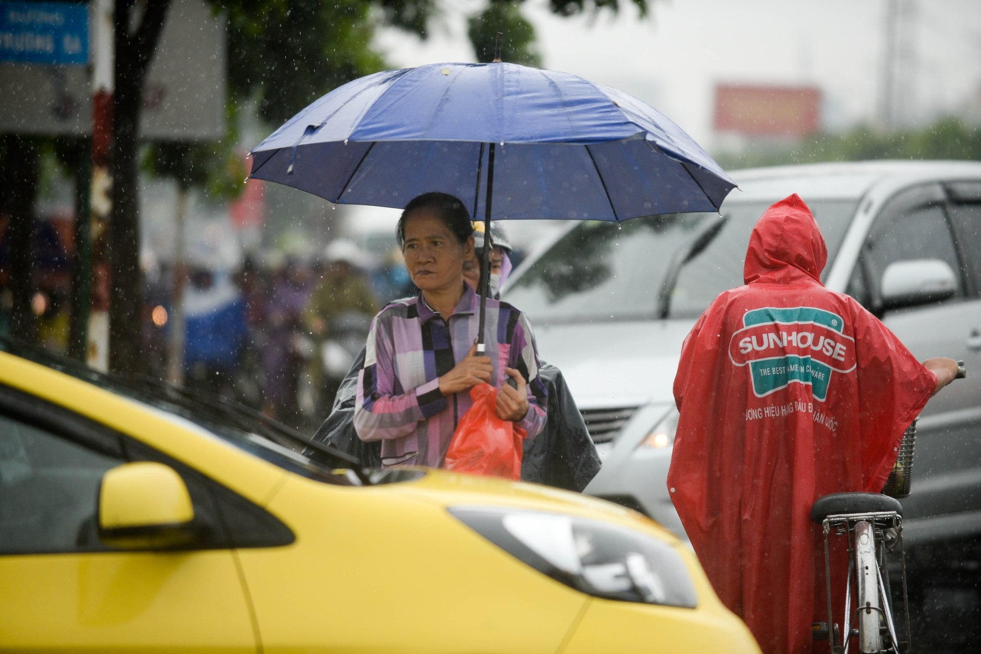 mưa ngập sài gòn ảnh 12 mua ngap sai gon anh 12