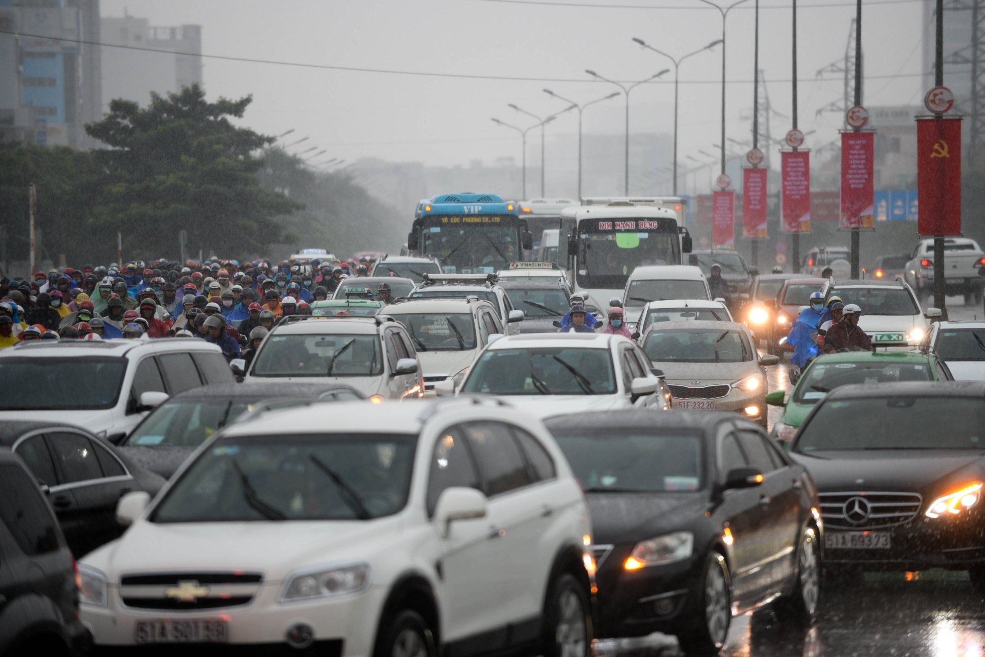 mưa ngập sài gòn ảnh 2 mua ngap sai gon anh 2