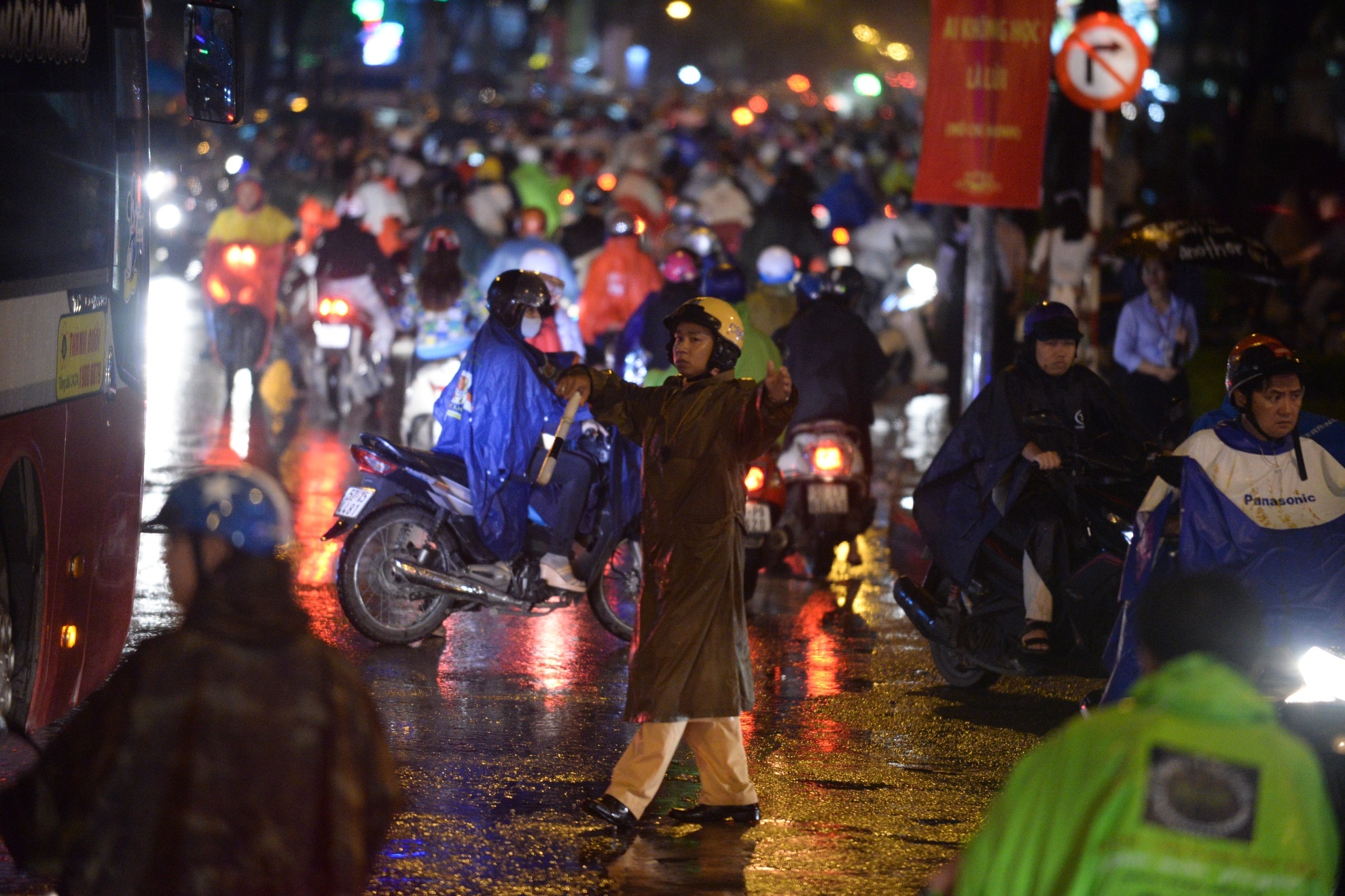 Kẹt xe sau mưa ảnh 9 Ket xe sau mua anh 9