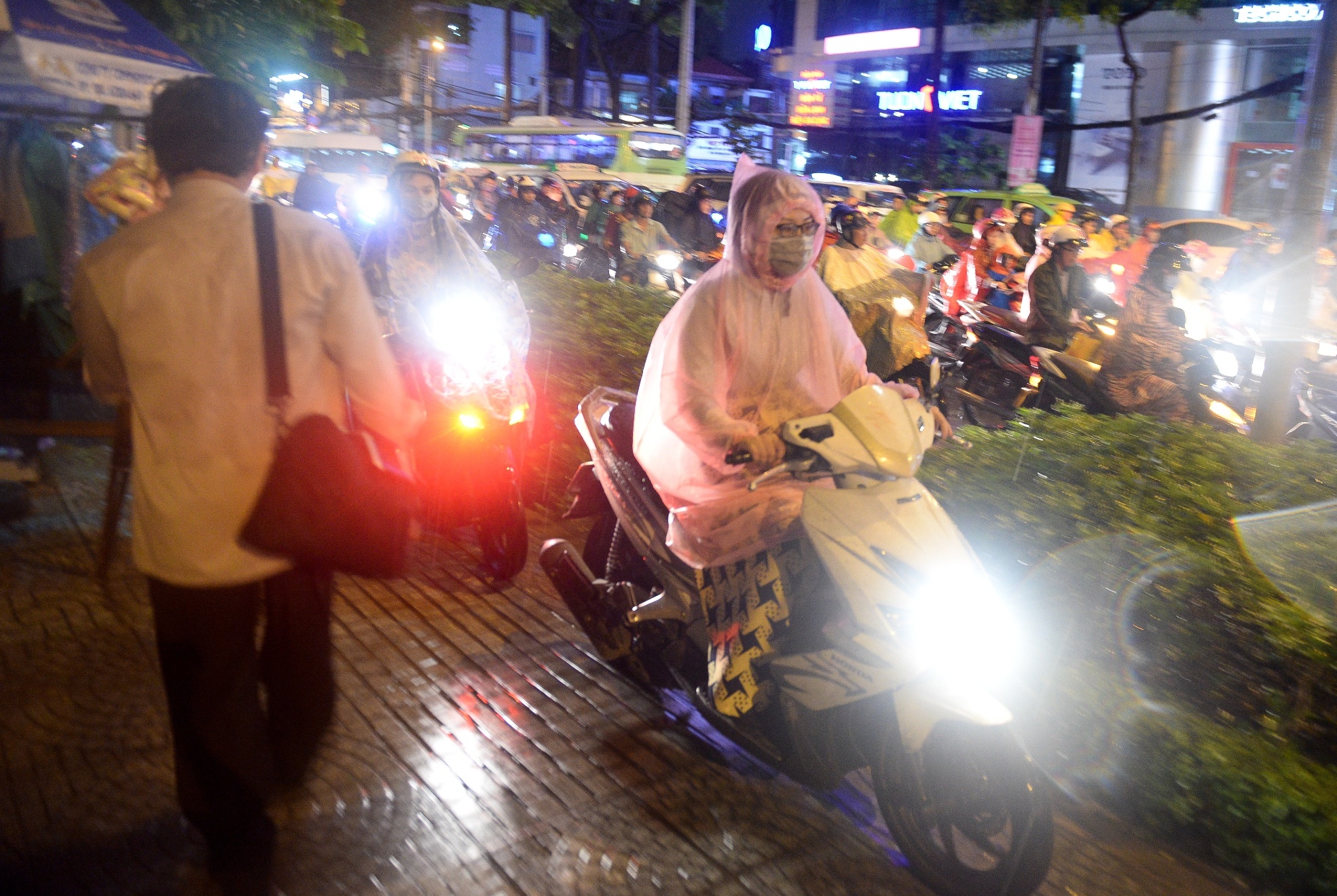 Kẹt xe sau mưa ảnh 12 Ket xe sau mua anh 12