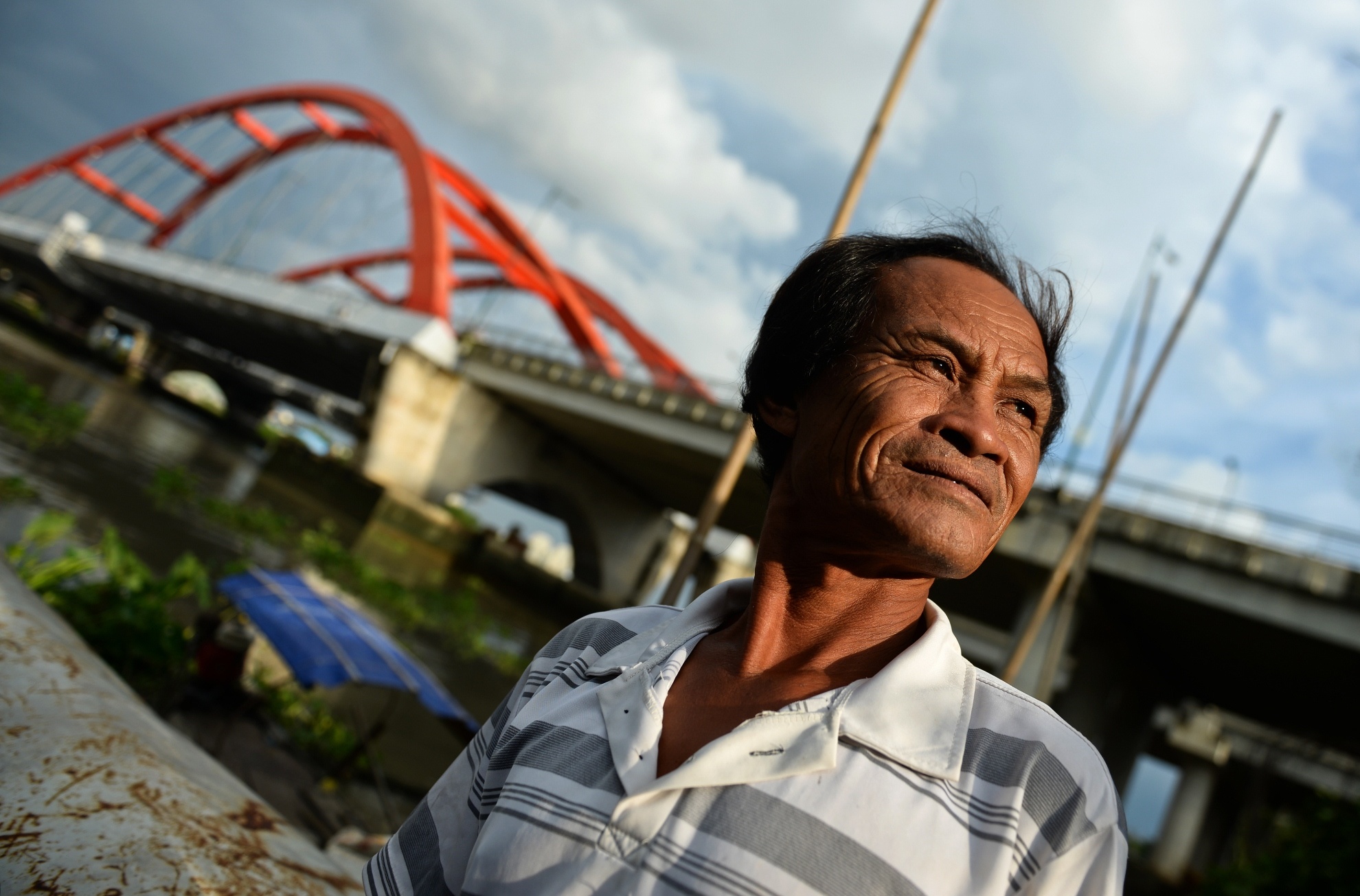 Nguoi 'rai ca' cuop com ha ba o song Sai Gon hinh anh