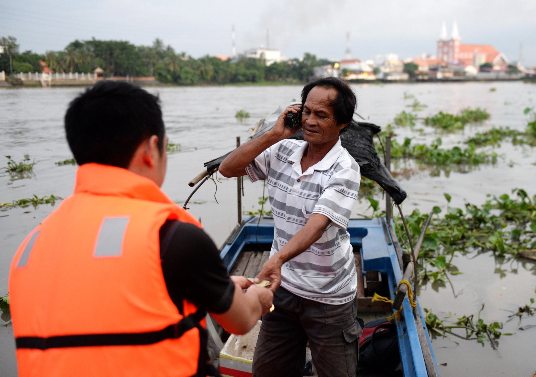 Ong Ba Chuc vot xac cuu nguoi anh 10