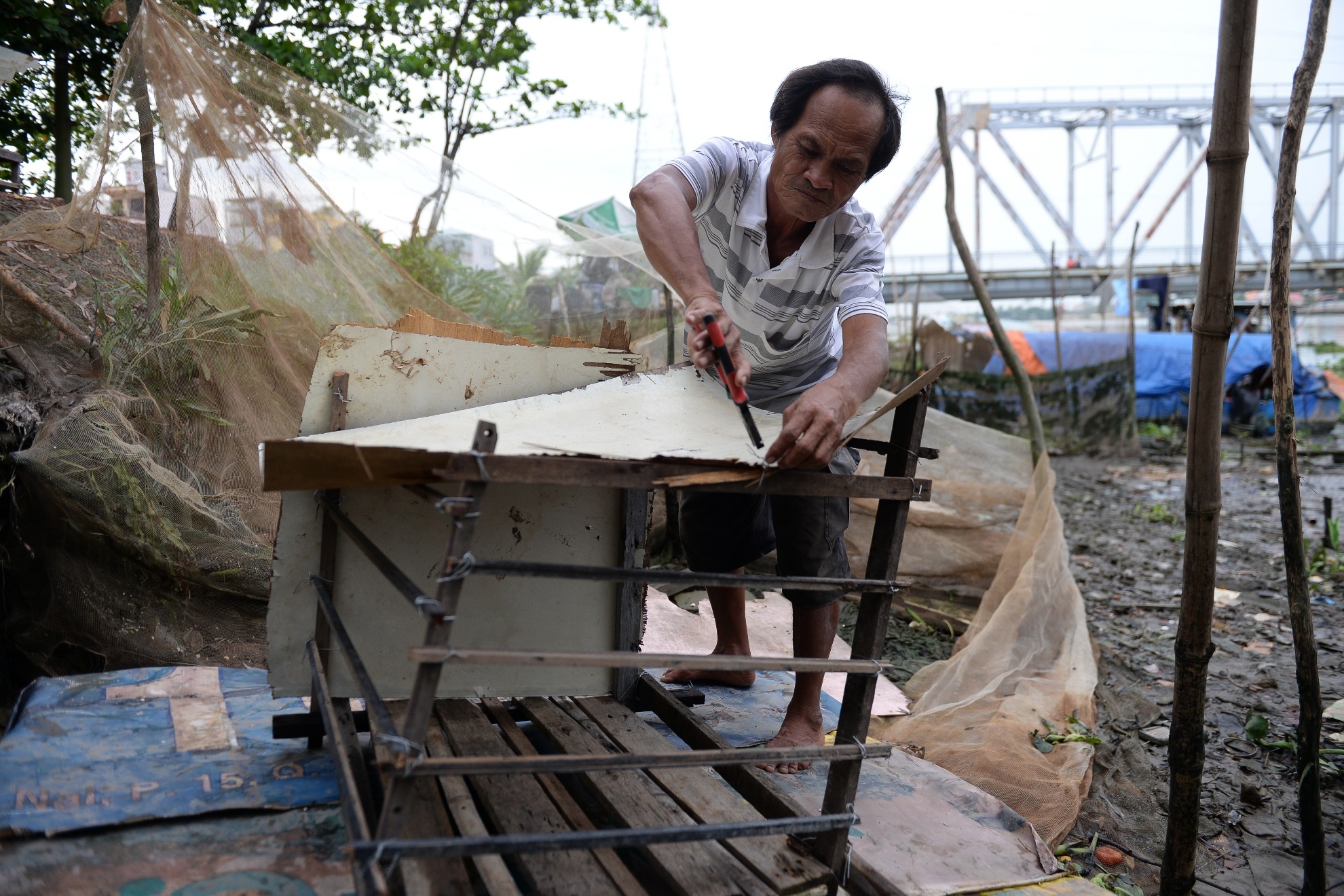 Ong Ba Chuc vot xac cuu nguoi anh 11