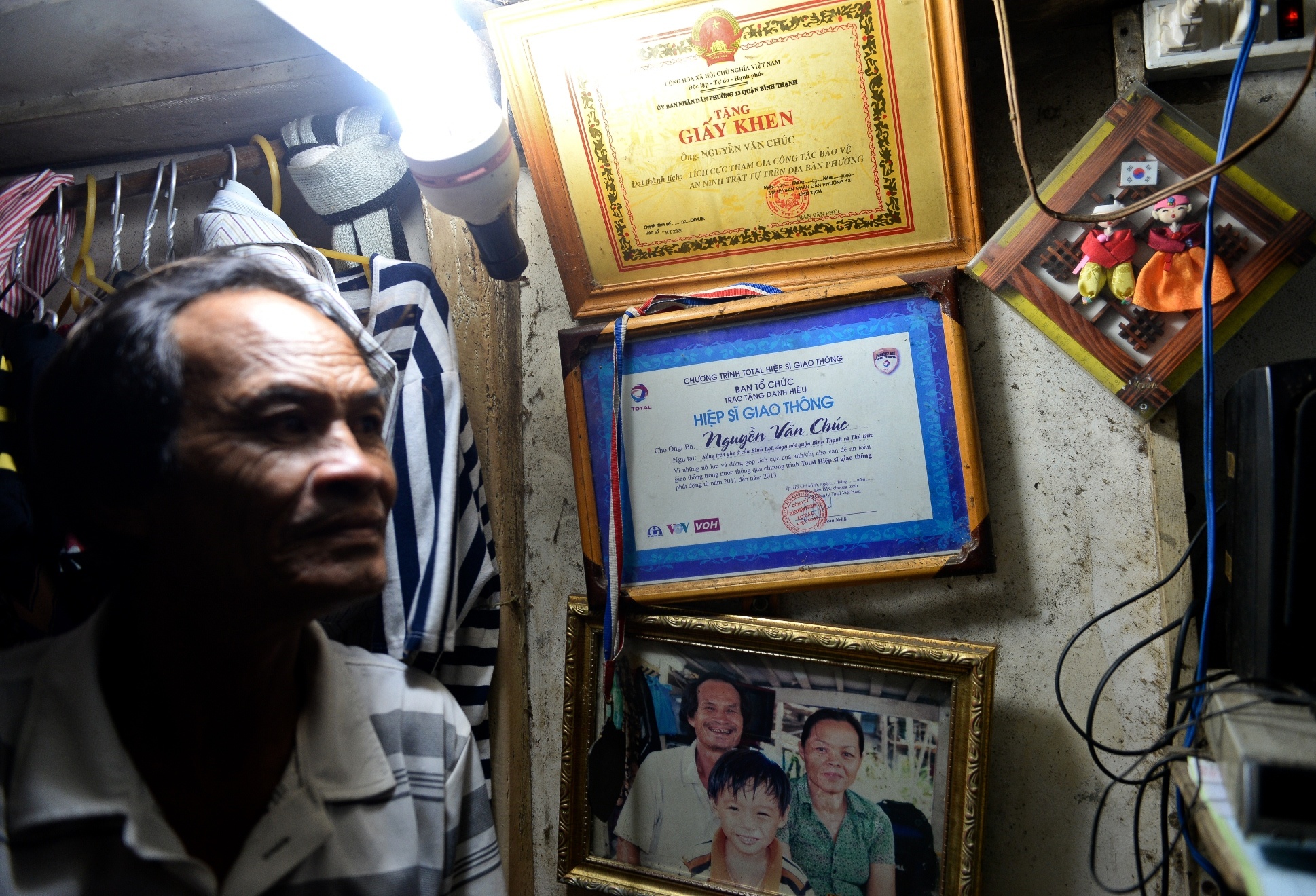 Ong Ba Chuc vot xac cuu nguoi anh 17