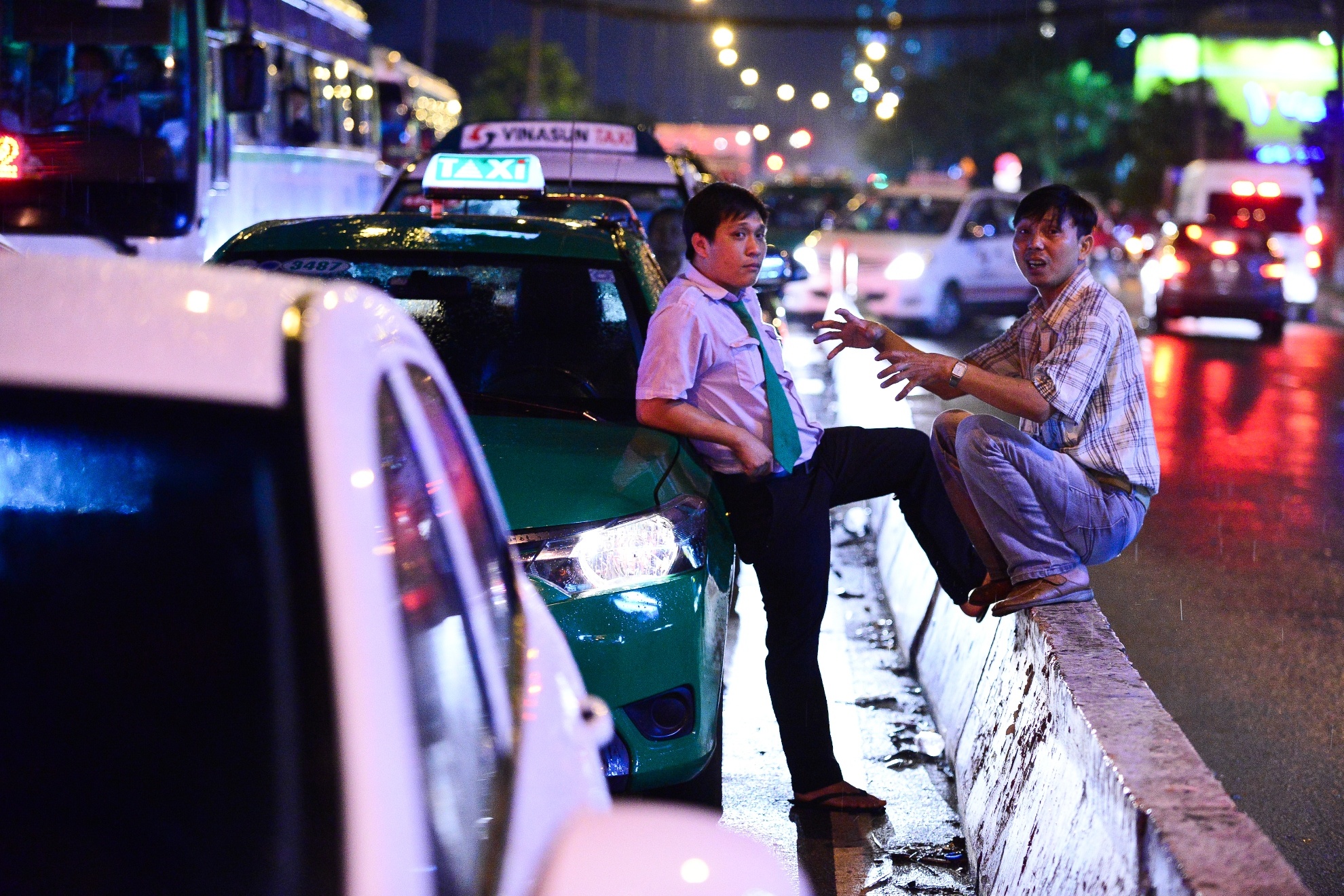 Ket xe hang gio khong nhuc nhich o Sai Gon hinh anh