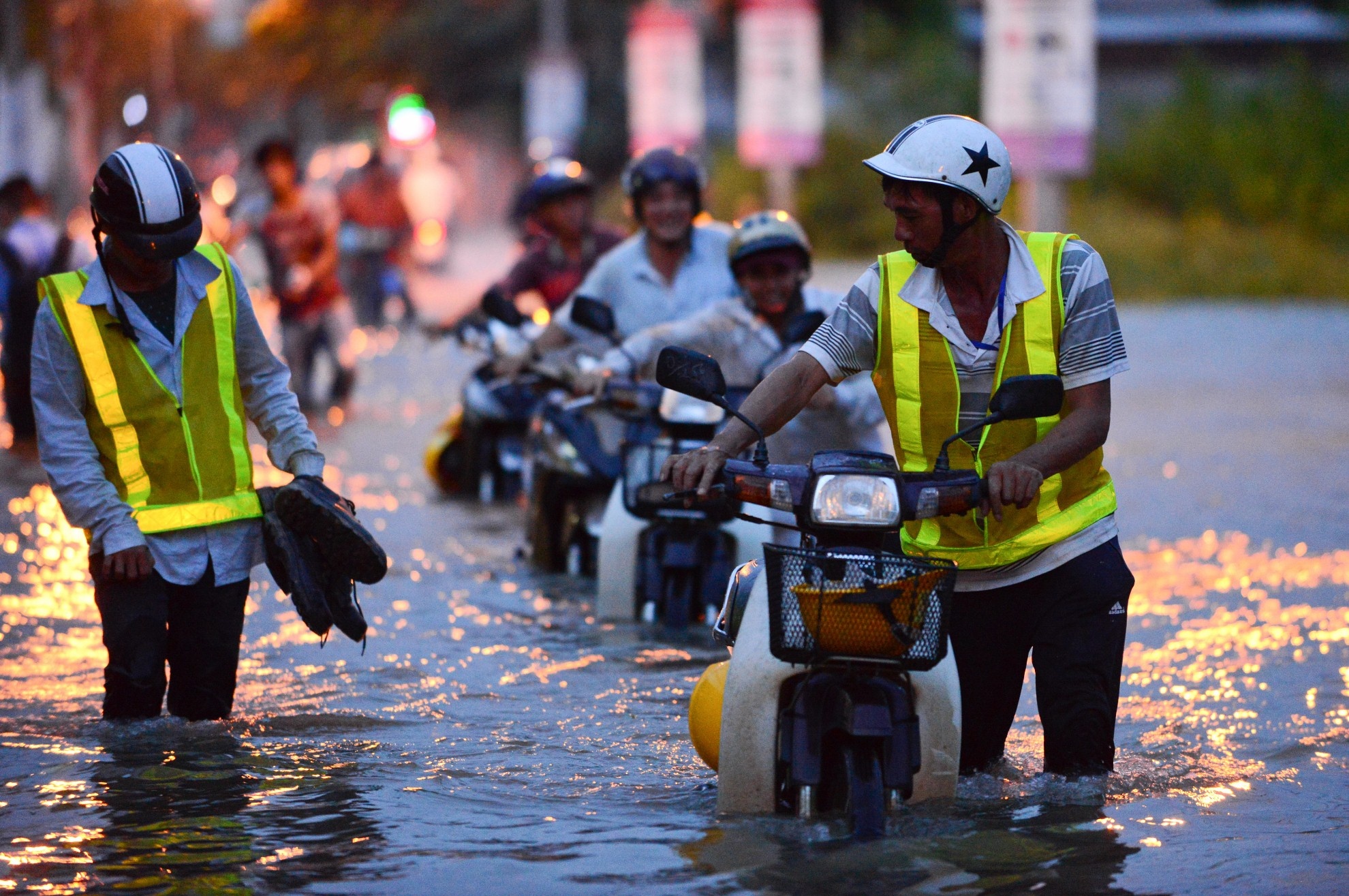 Trieu cuong o Sai Gon anh 10